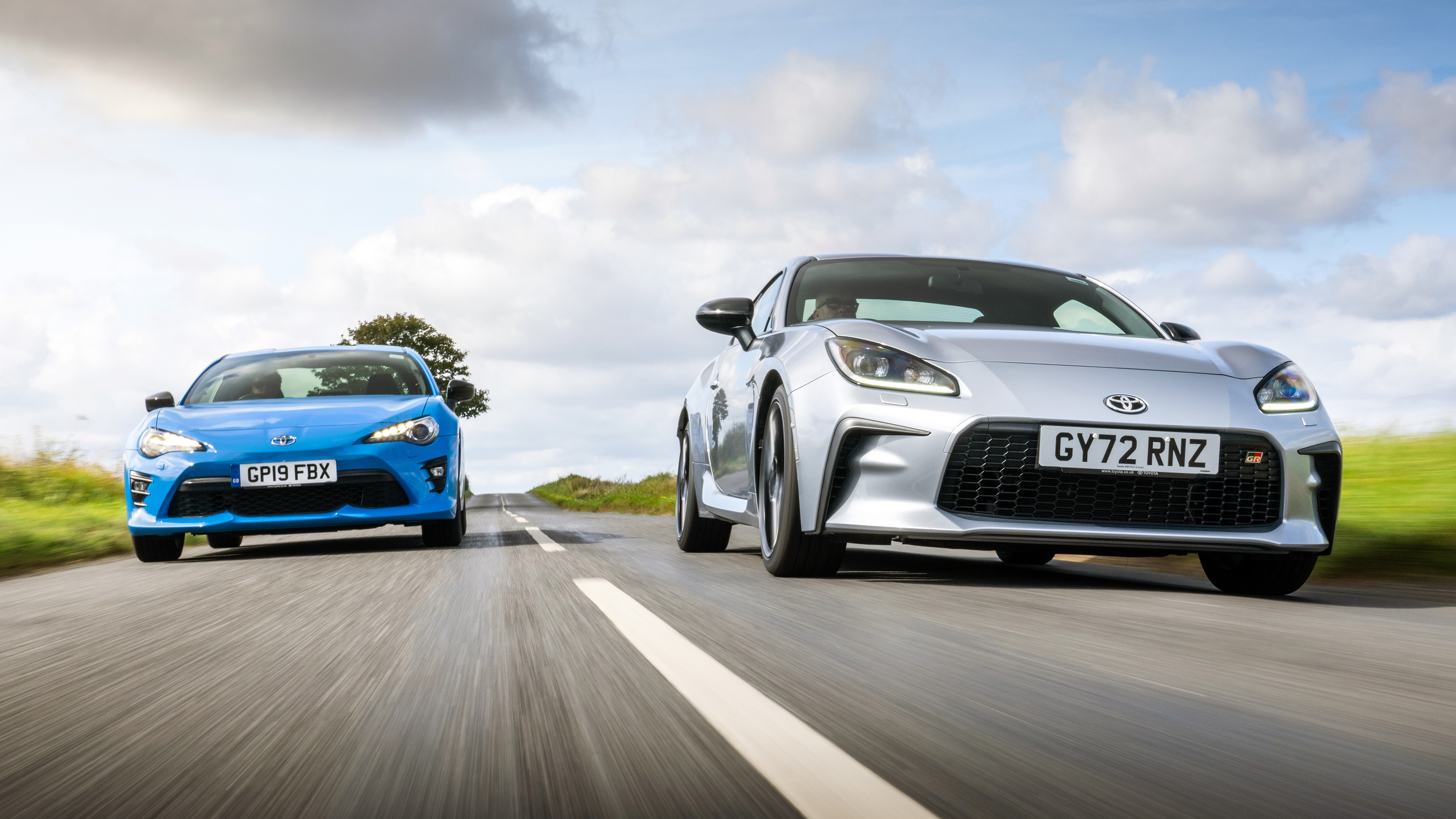 Toyota GT86 v GR86 – front