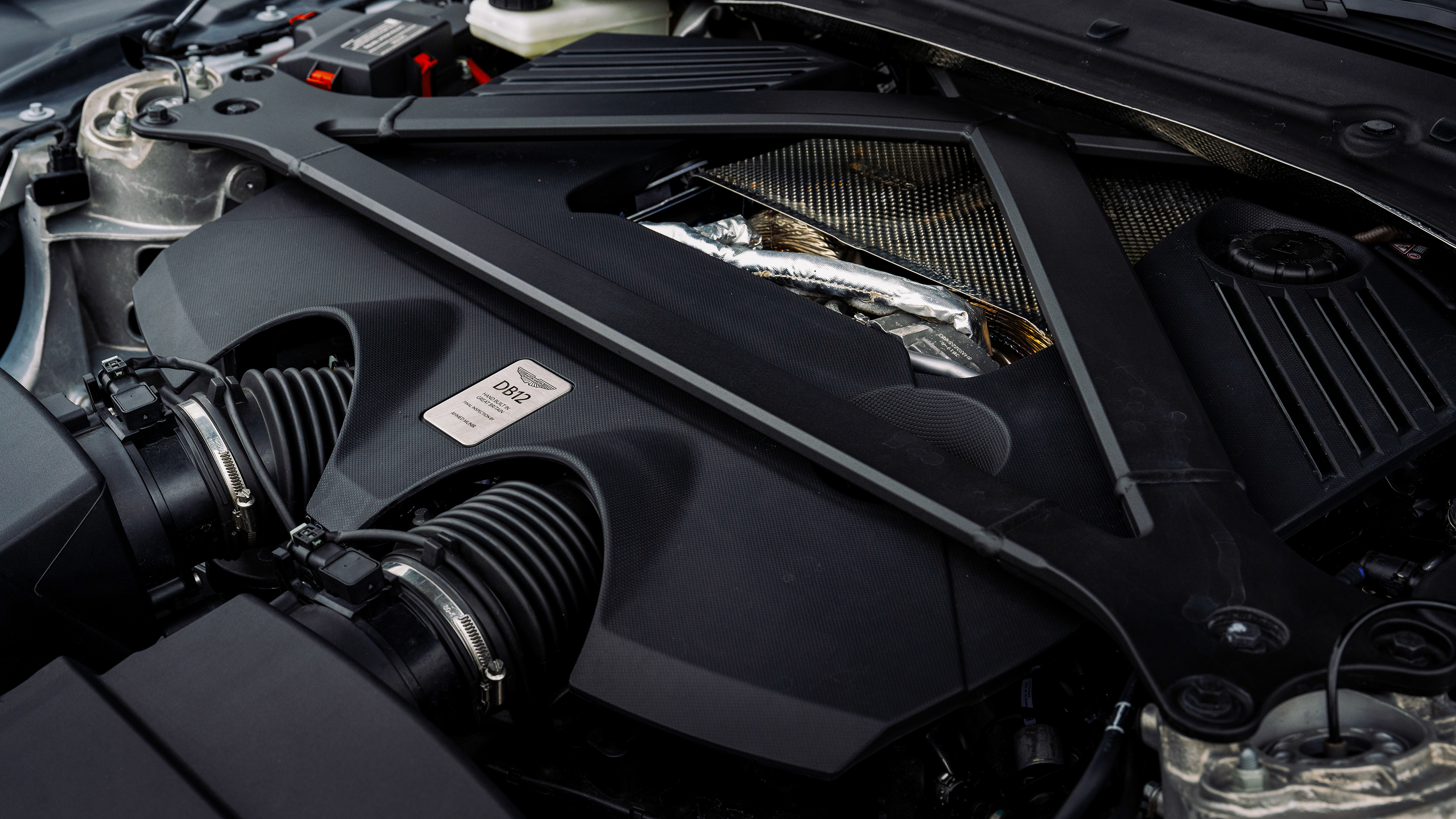Aston Martin DB12 Volante