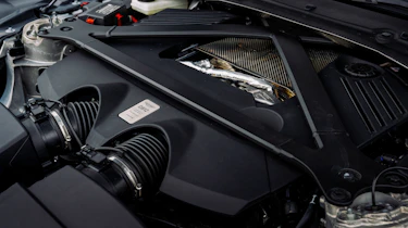Aston Martin DB12 Volante