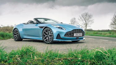 Aston Martin DB12 Volante