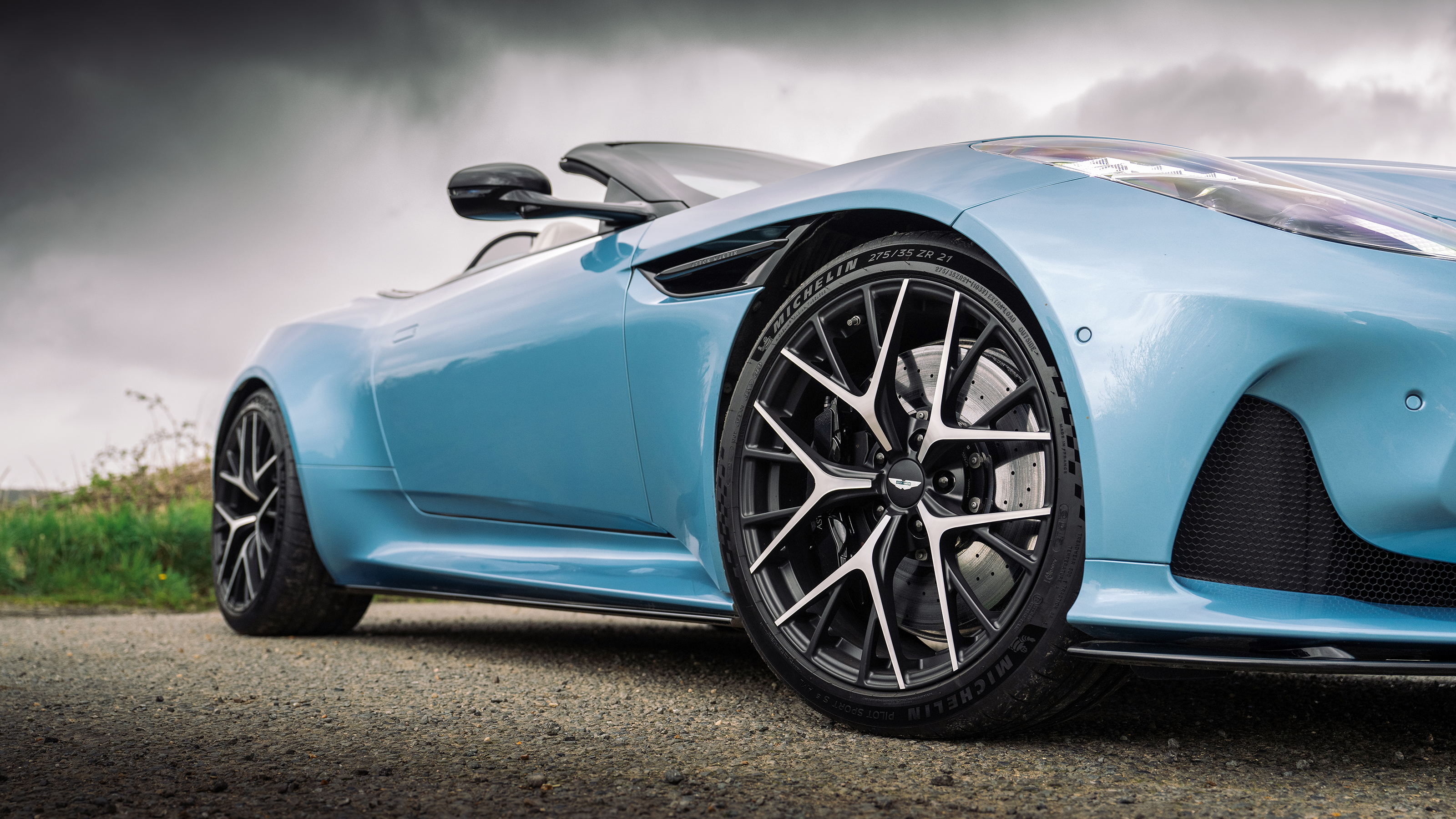 Aston Martin DB12 Volante