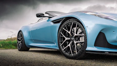 Aston Martin DB12 Volante