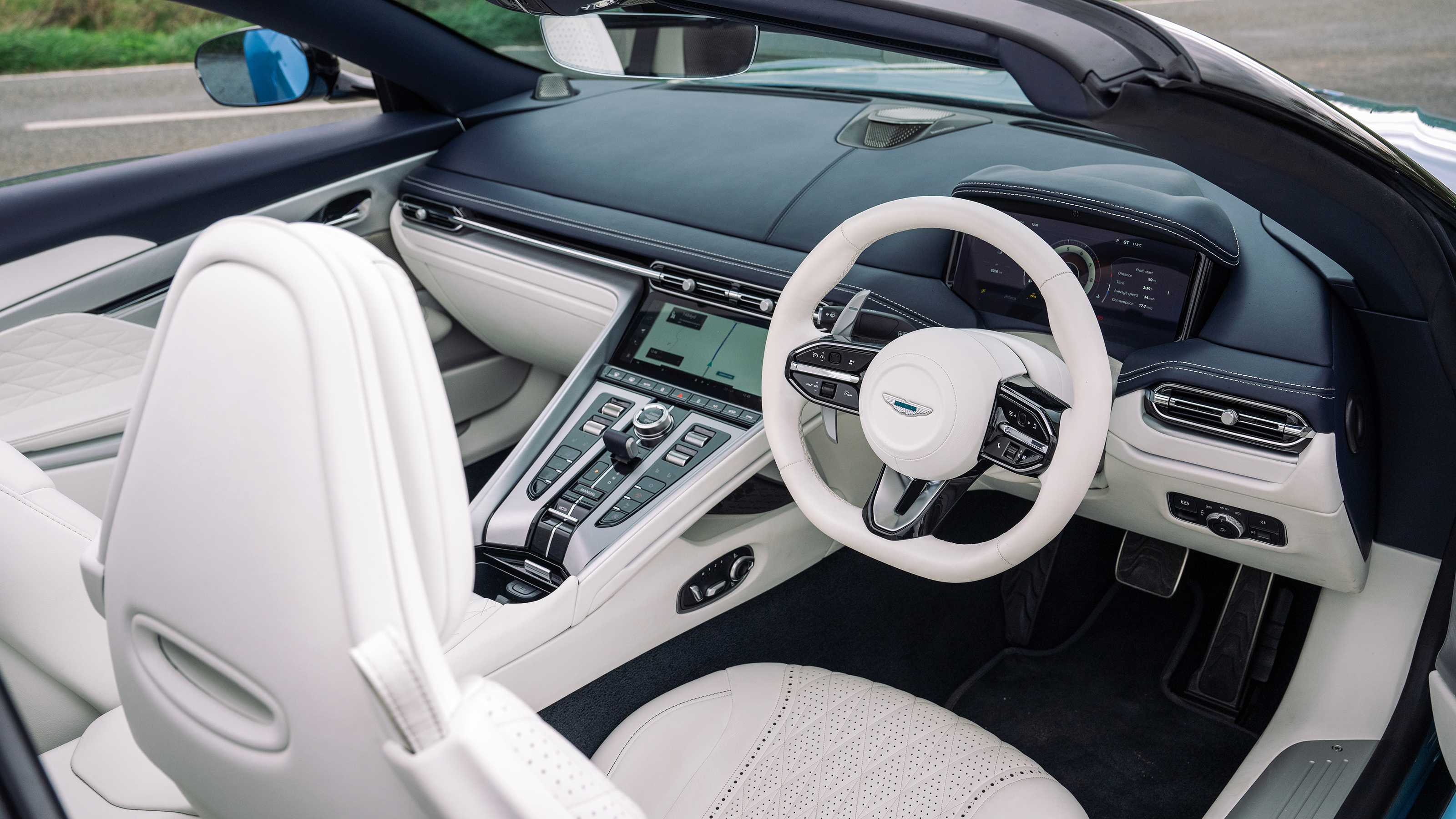 Aston Martin DB12 Volante
