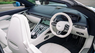 Aston Martin DB12 Volante