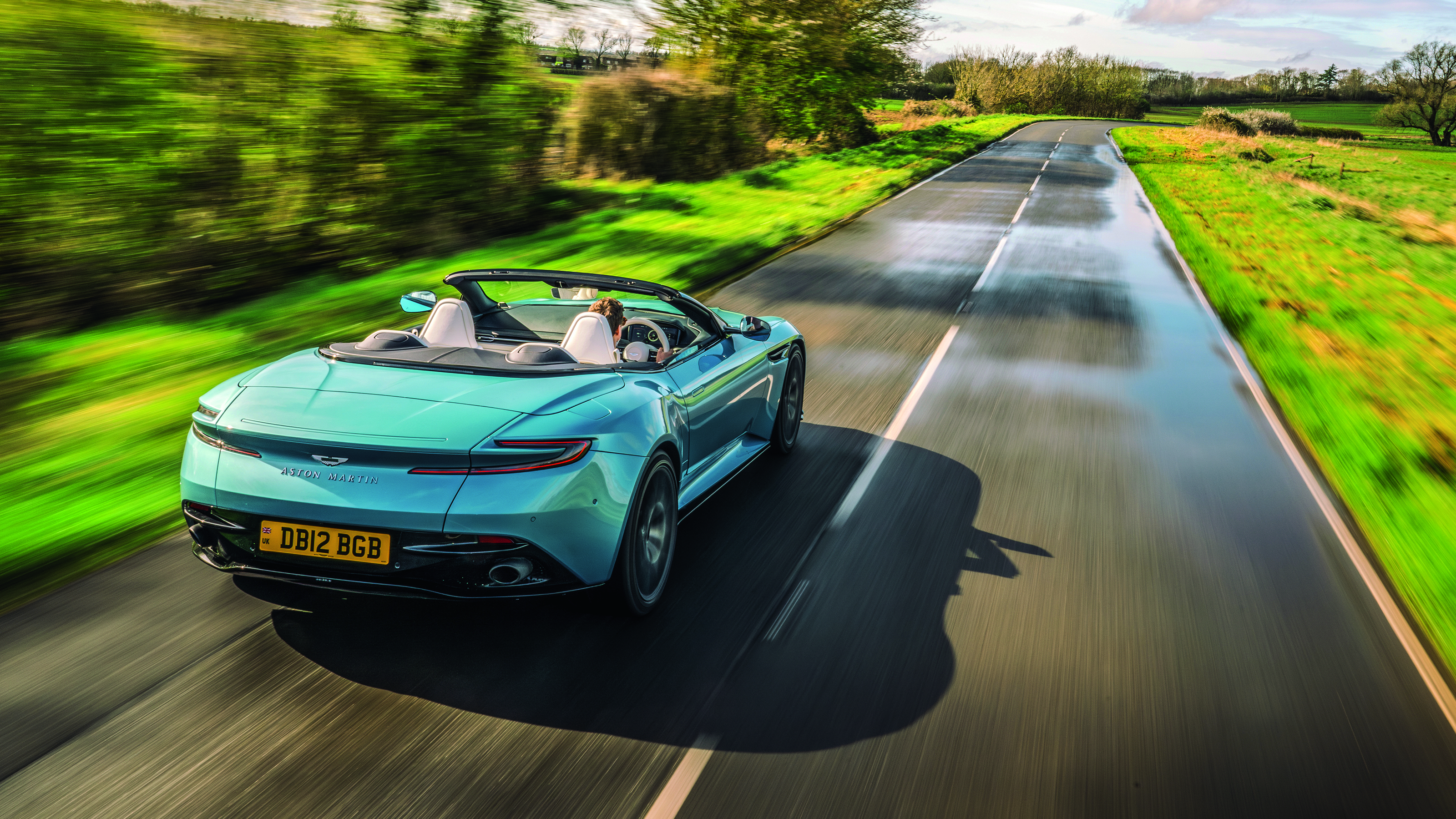 Aston Martin DB12 Volante