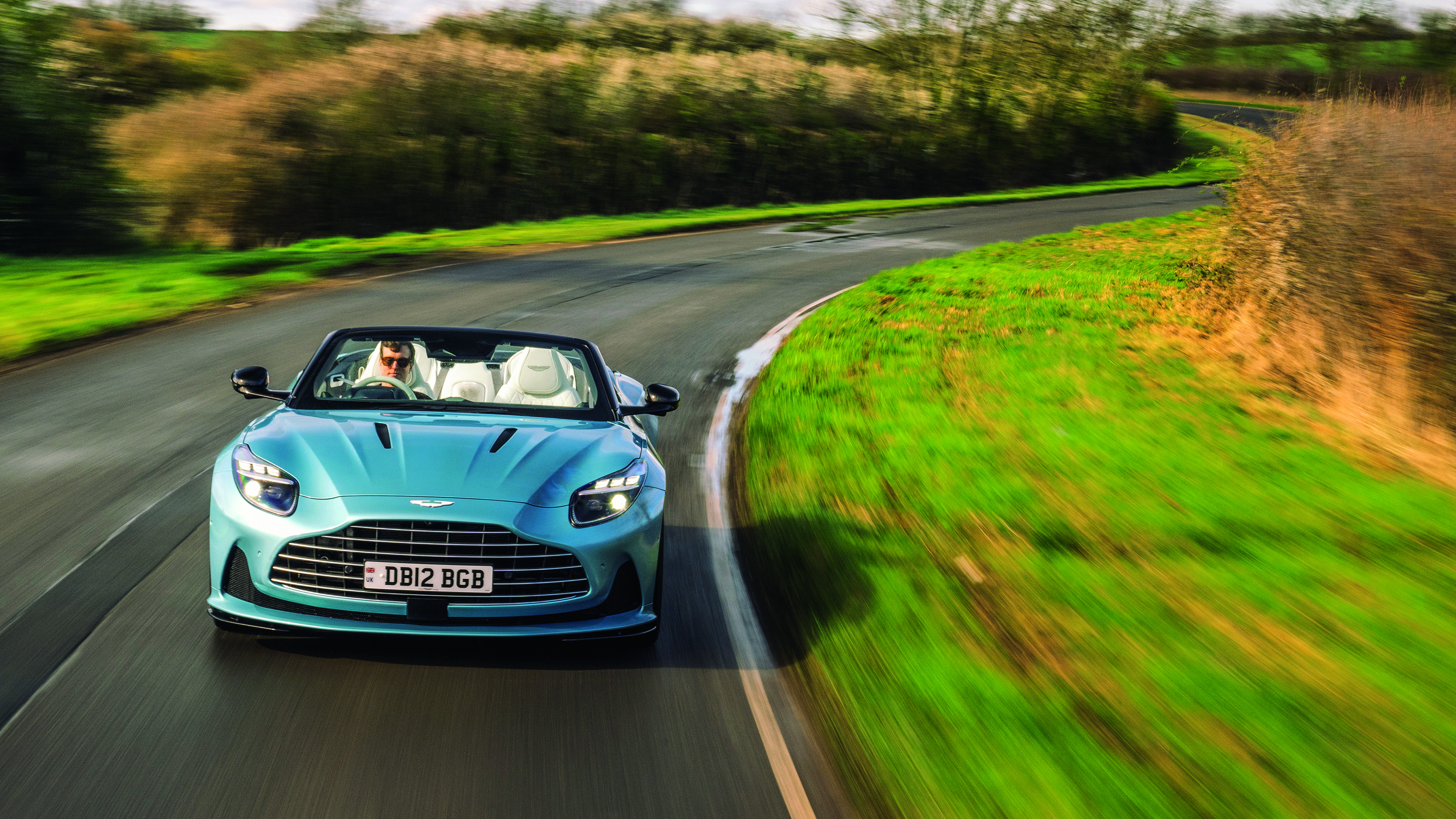 Aston Martin DB12 Volante