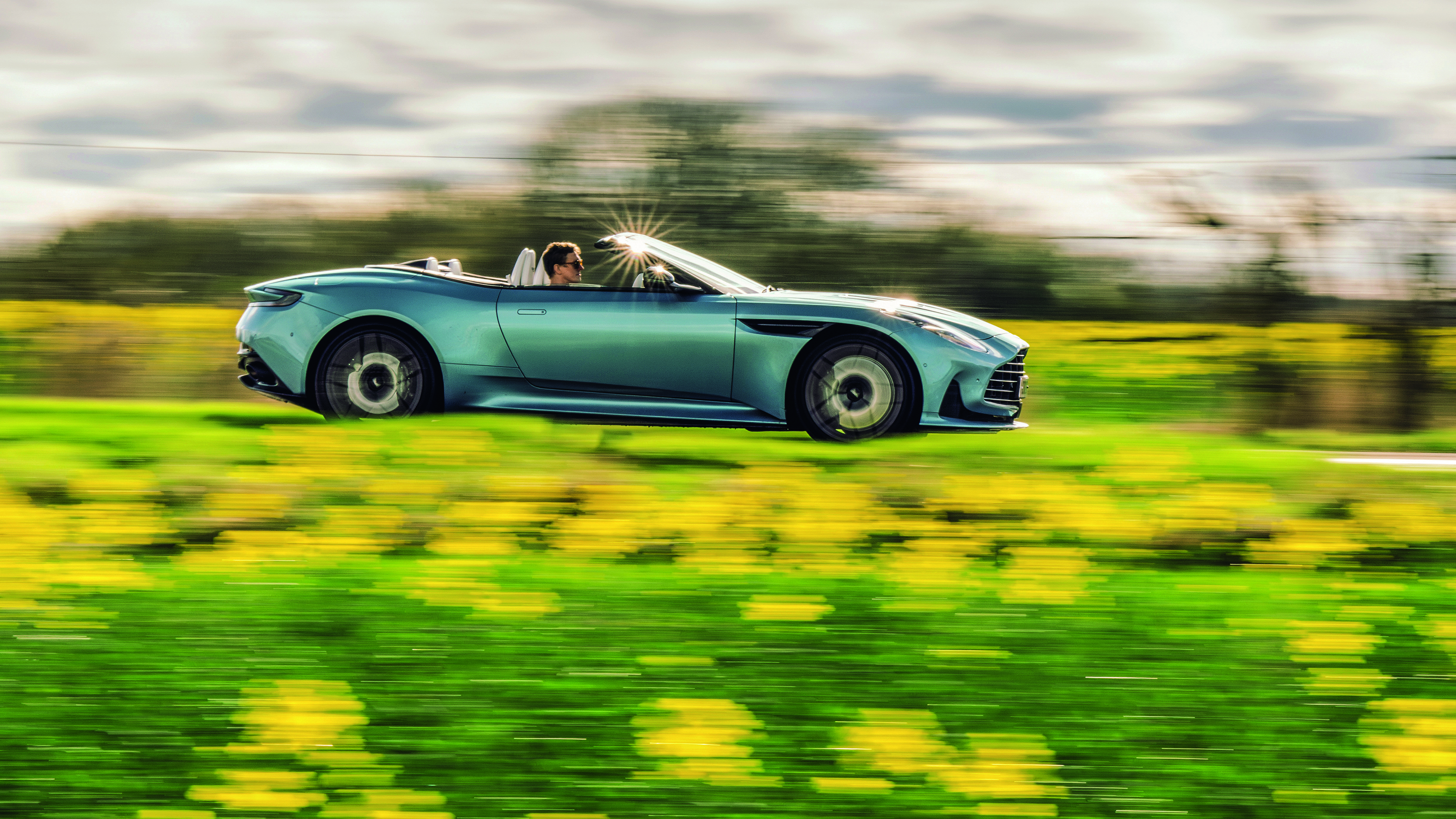 Aston Martin DB12 Volante