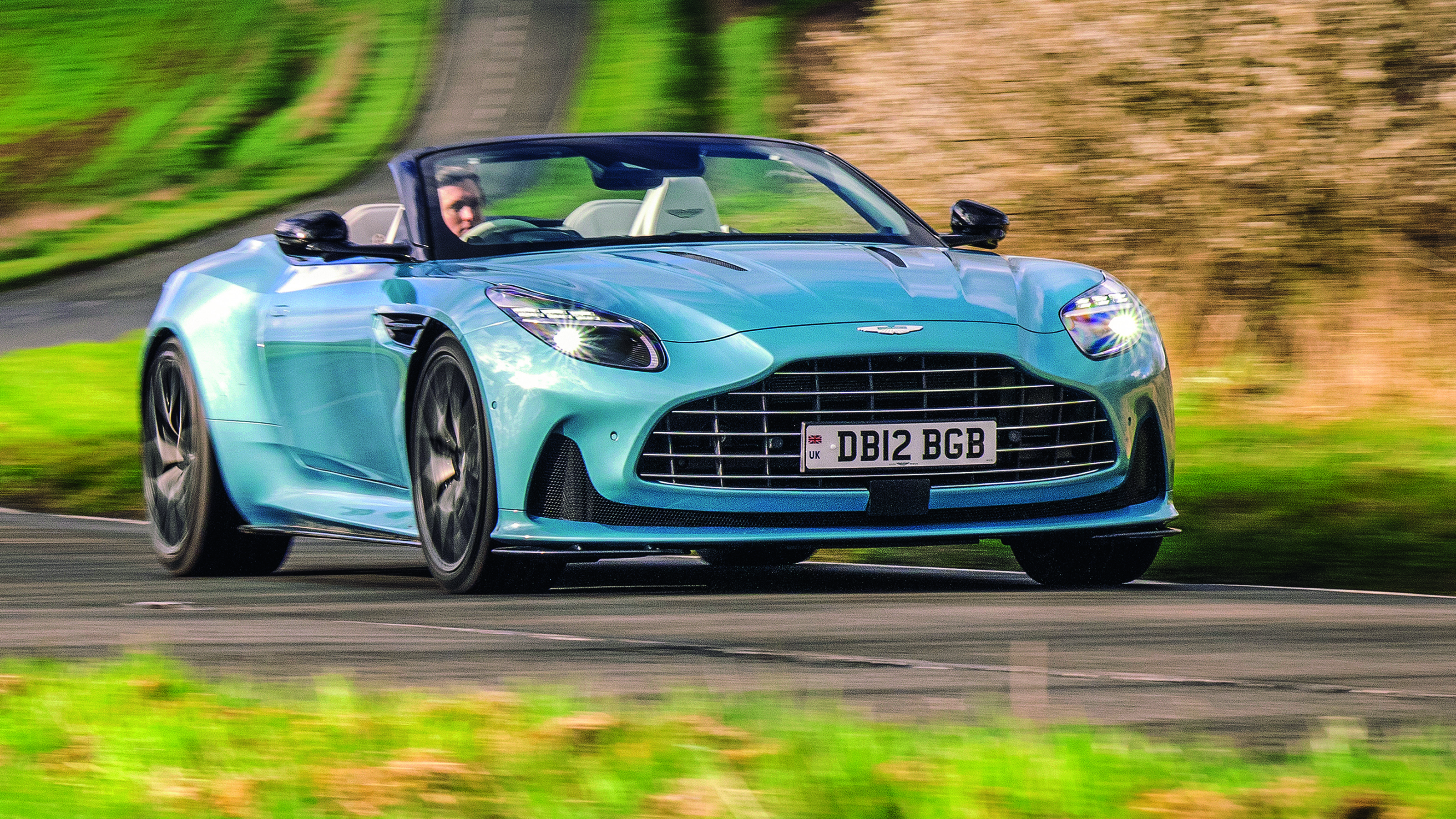 Aston Martin DB12 Volante