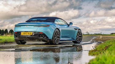 Aston Martin DB12 Volante