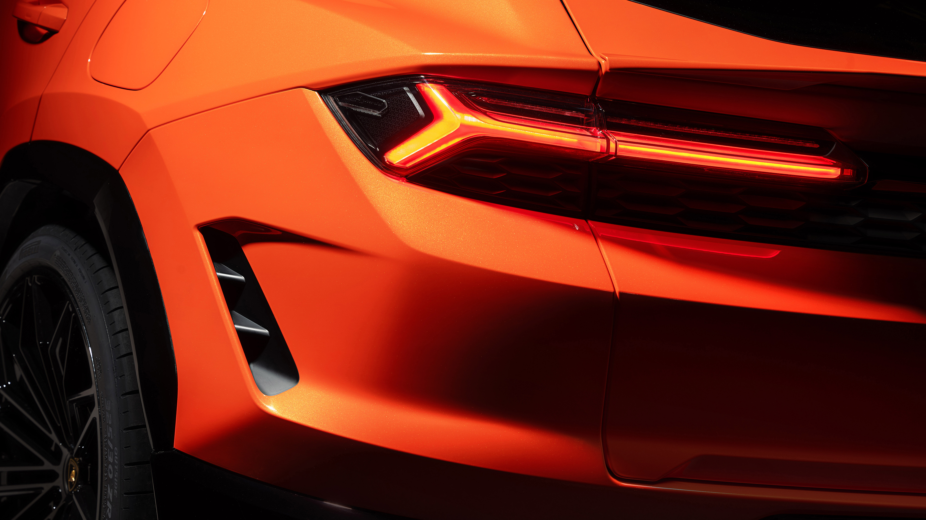 Lamborghini Urus SE – rear light