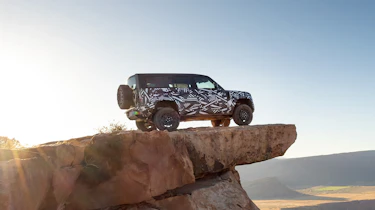 Land Rover Defender OCTA – side