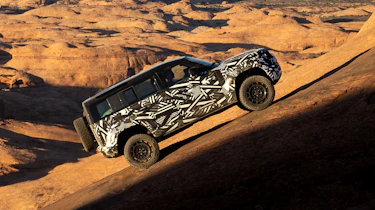 Land Rover Defender OCTA – side
