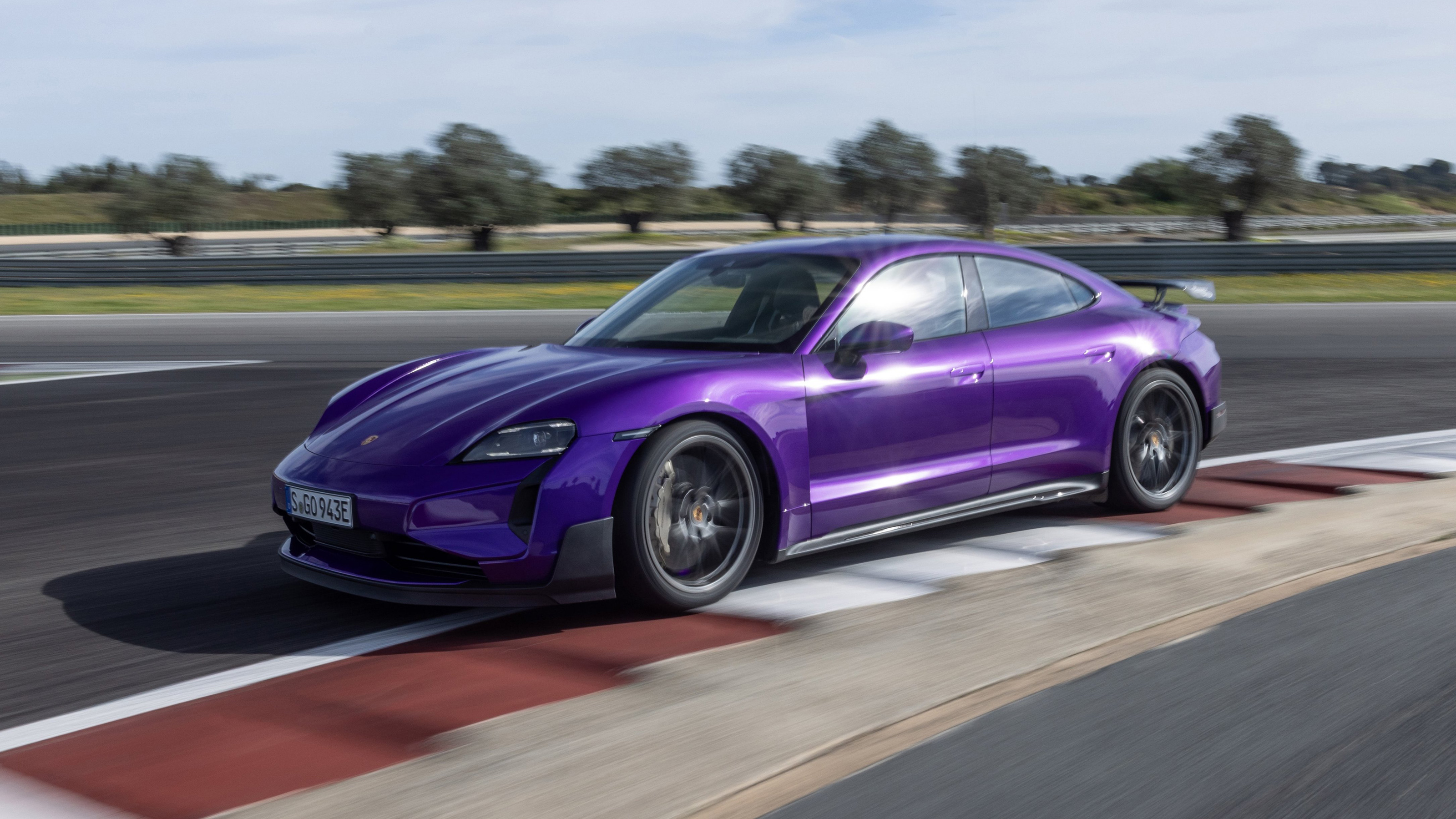 Porsche Taycan Turbo GT – side