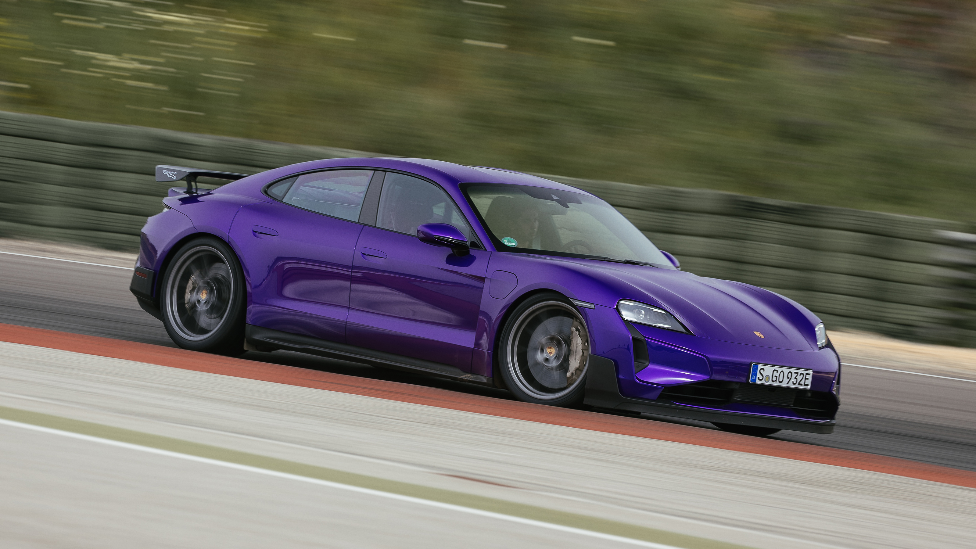 Porsche Taycan Turbo GT – front