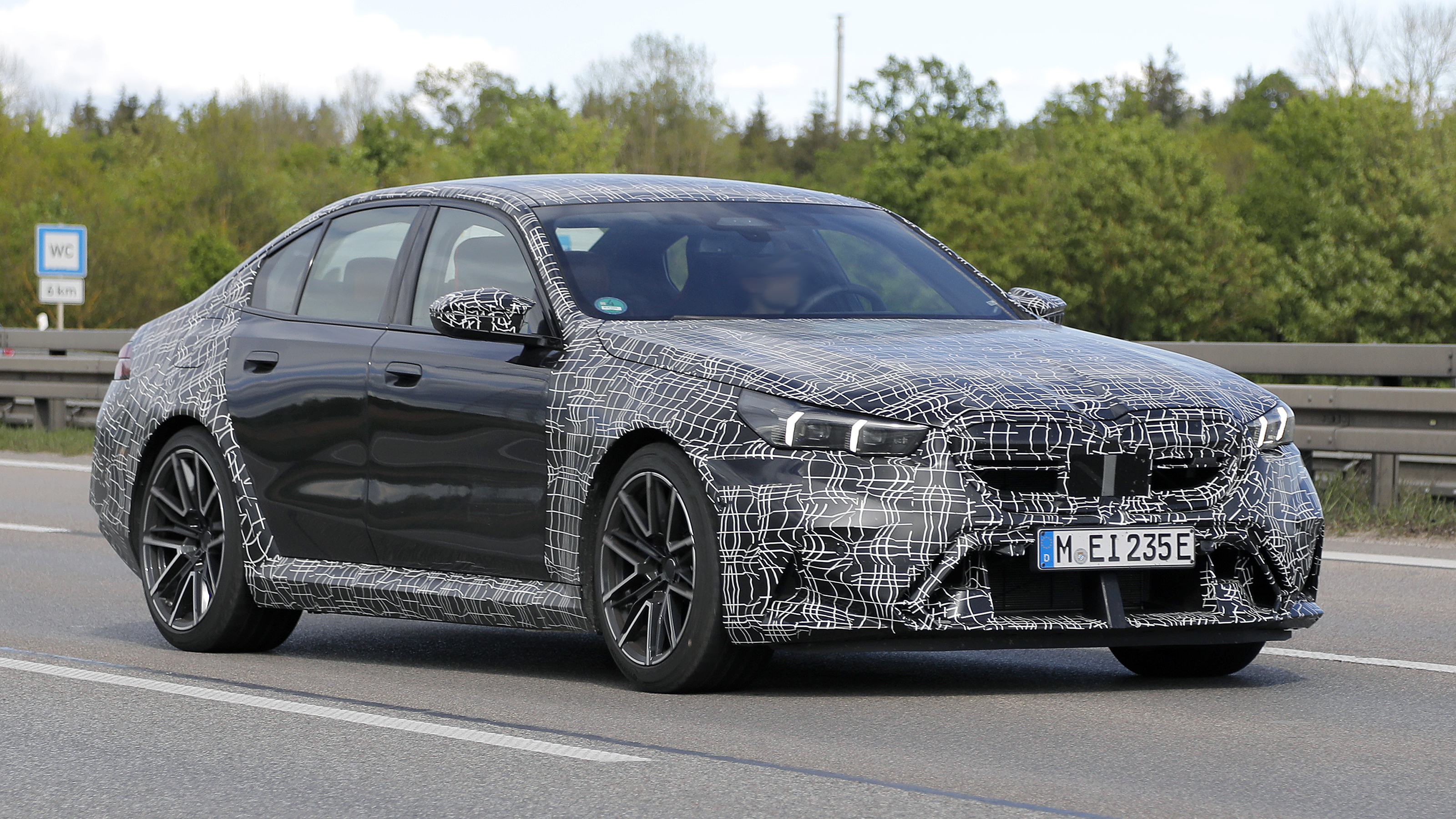 BMW M5 spy shots – front