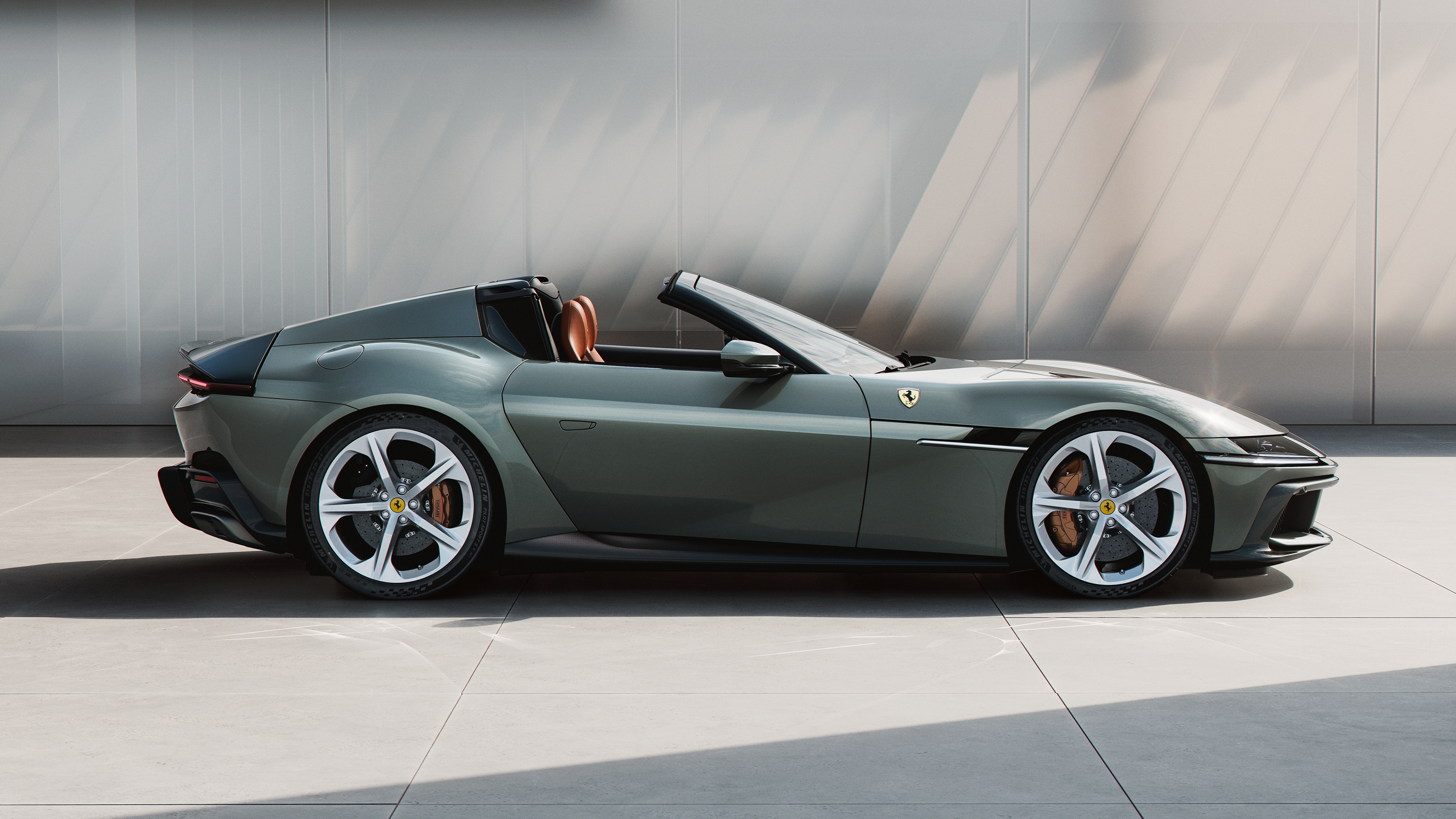 Ferrari 12Cilindri Spider side