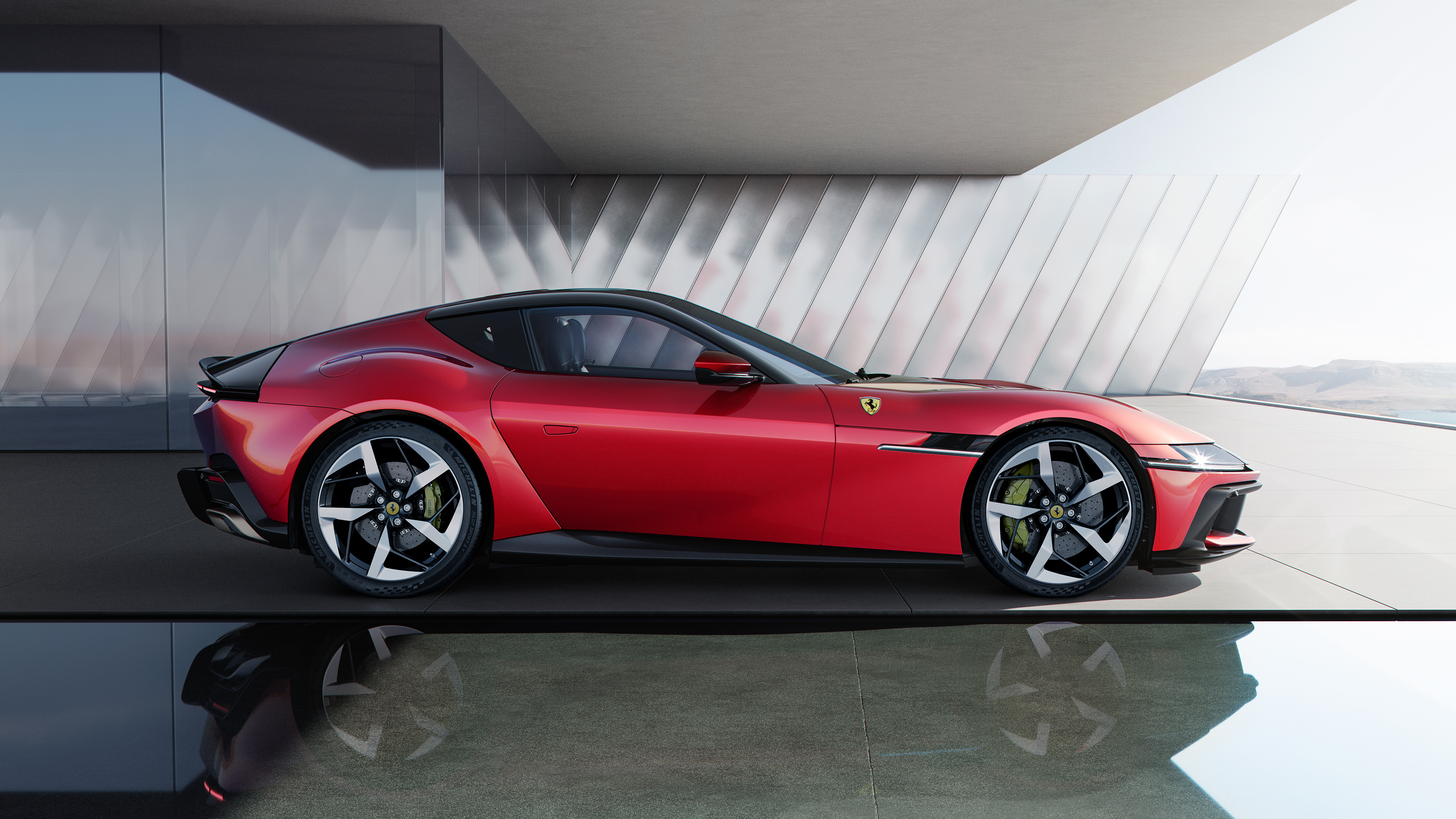 Ferrari 12Cilindri – side