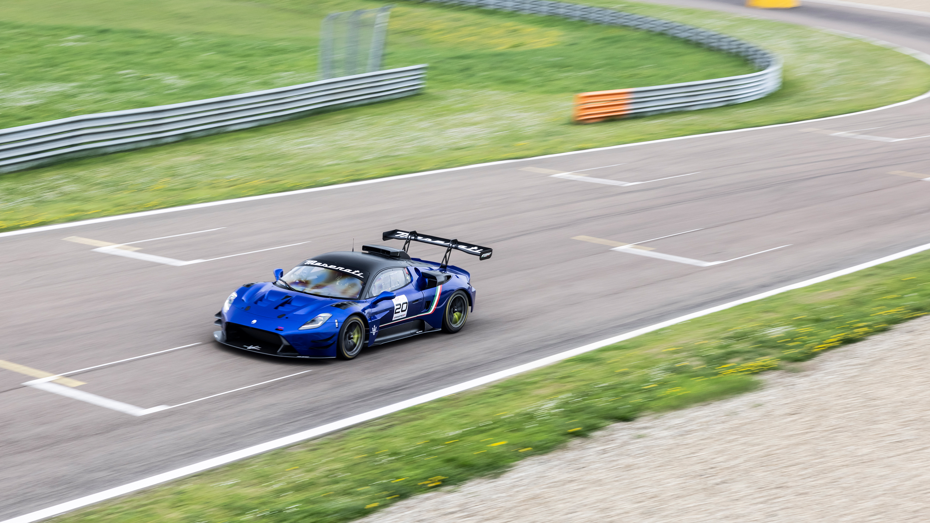 Maserati MC20 GT2 – front