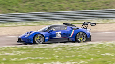 Maserati MC20 GT2 – side