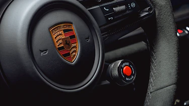 Porsche 911 (992.2) – badge