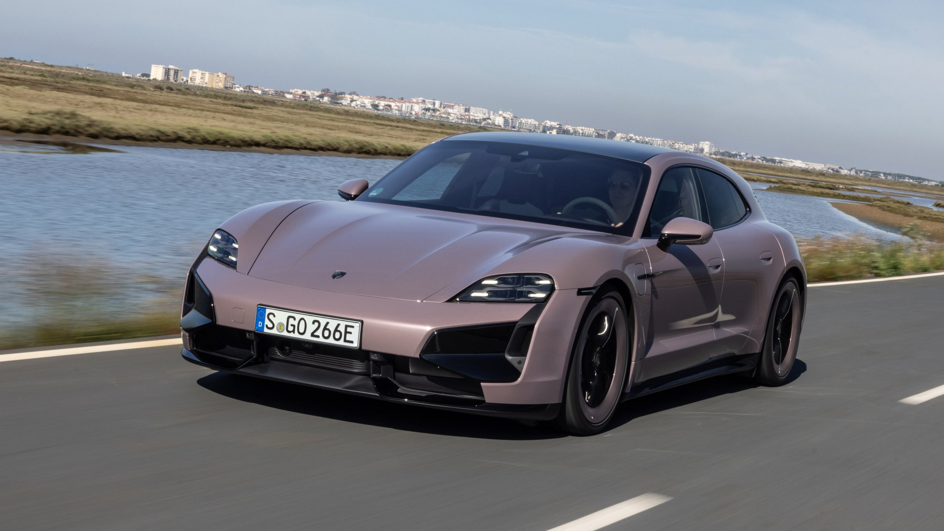 Porsche Taycan Sport Turismo front