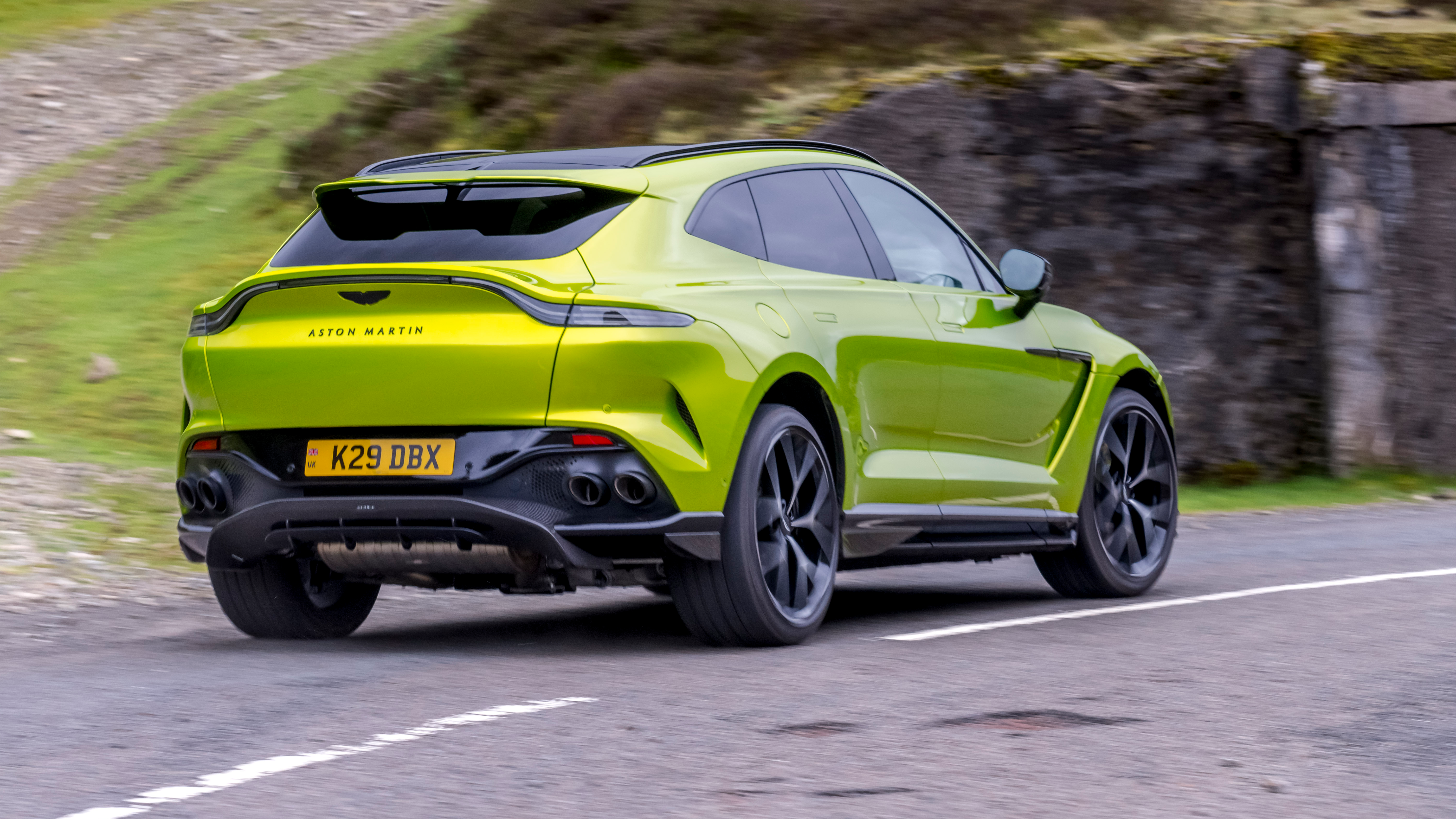 Aston Martin DBX707