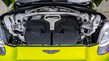 Aston Martin DBX707