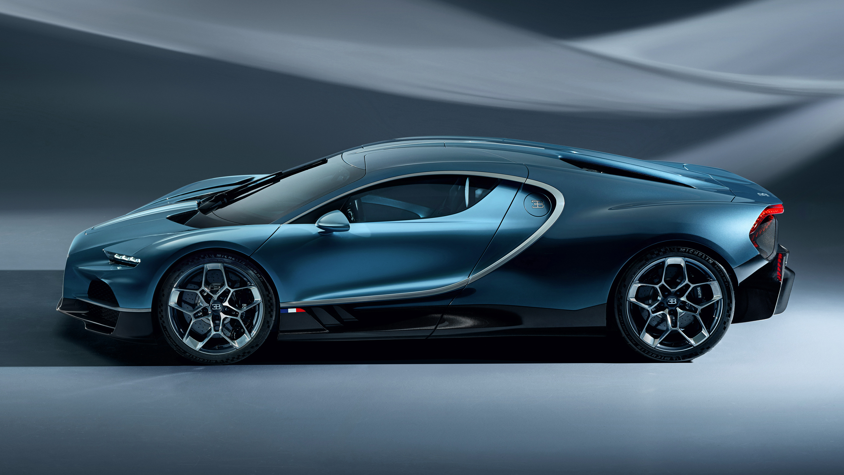 Bugatti Tourbillon – side