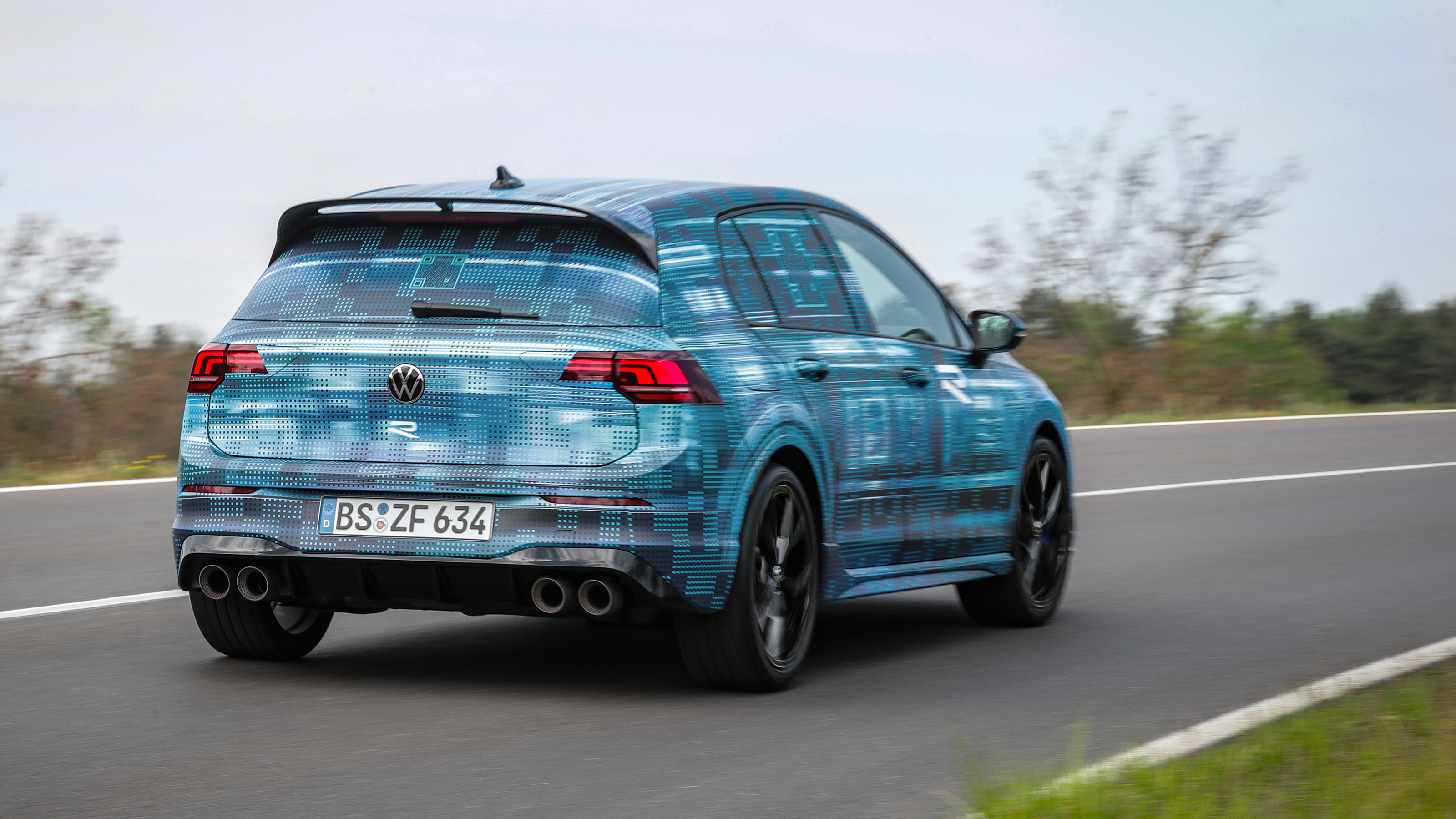 Volkswagen Golf R prototype – rear