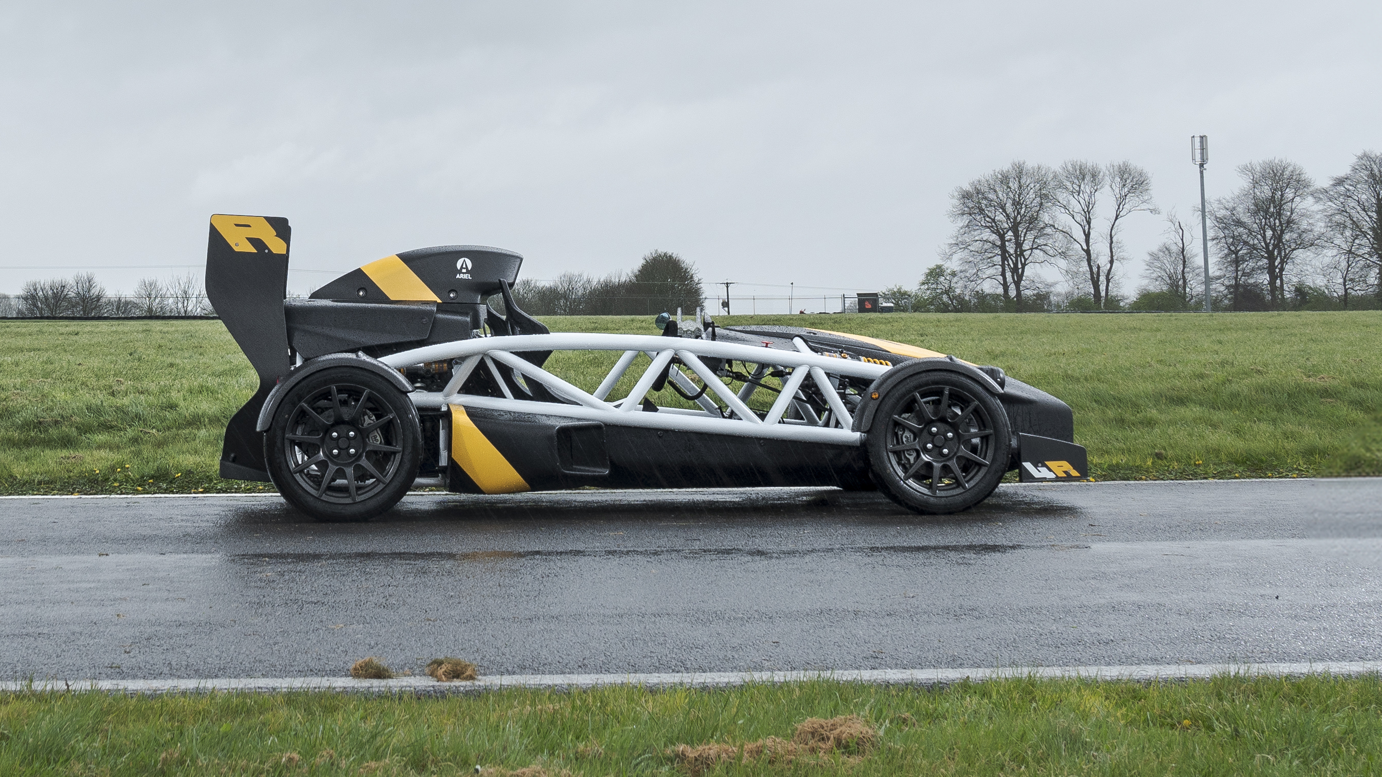 Ariel Atom 4R and Caterham Seven ‘evo25’