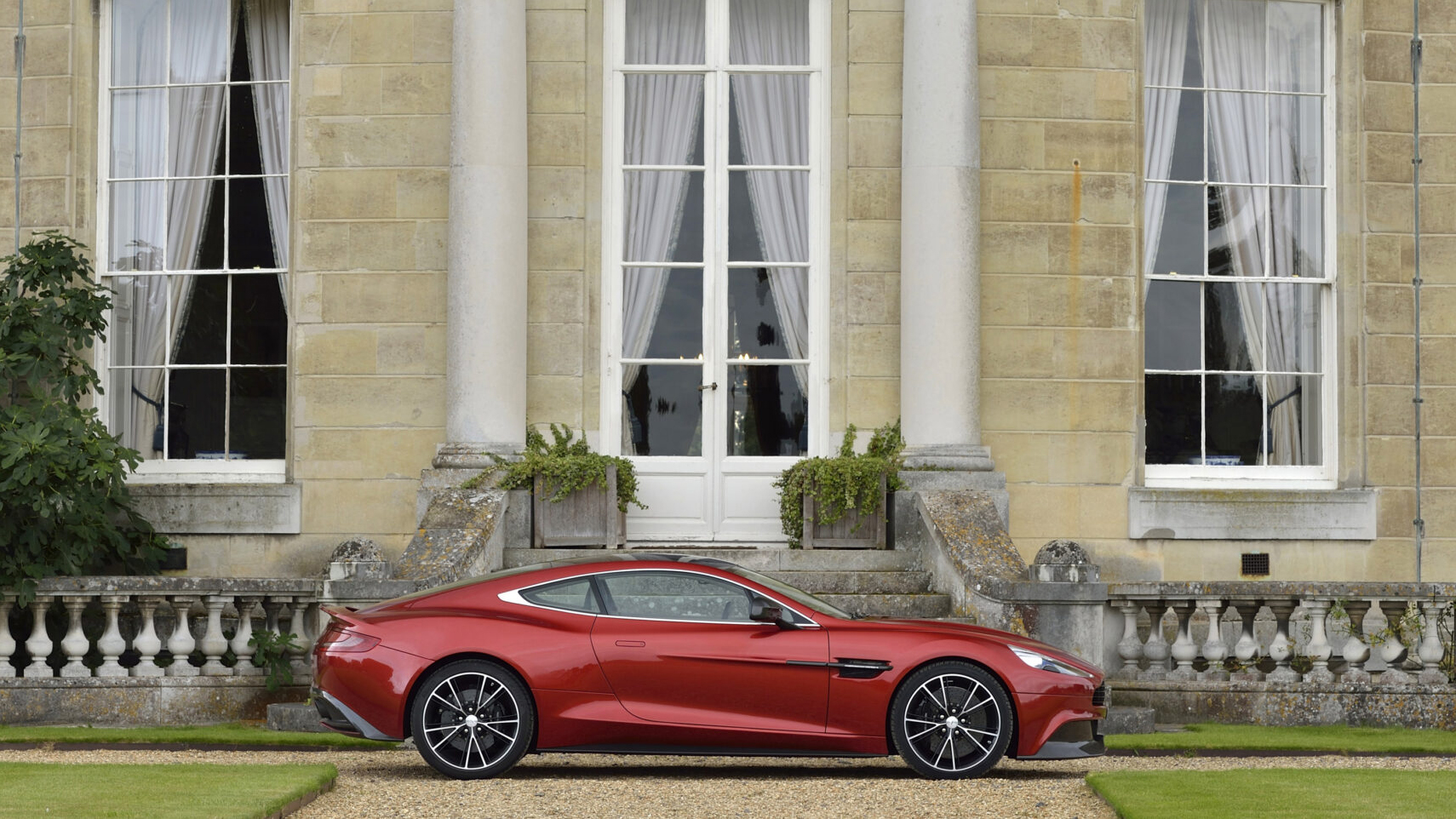 Aston Martin Vanquish 