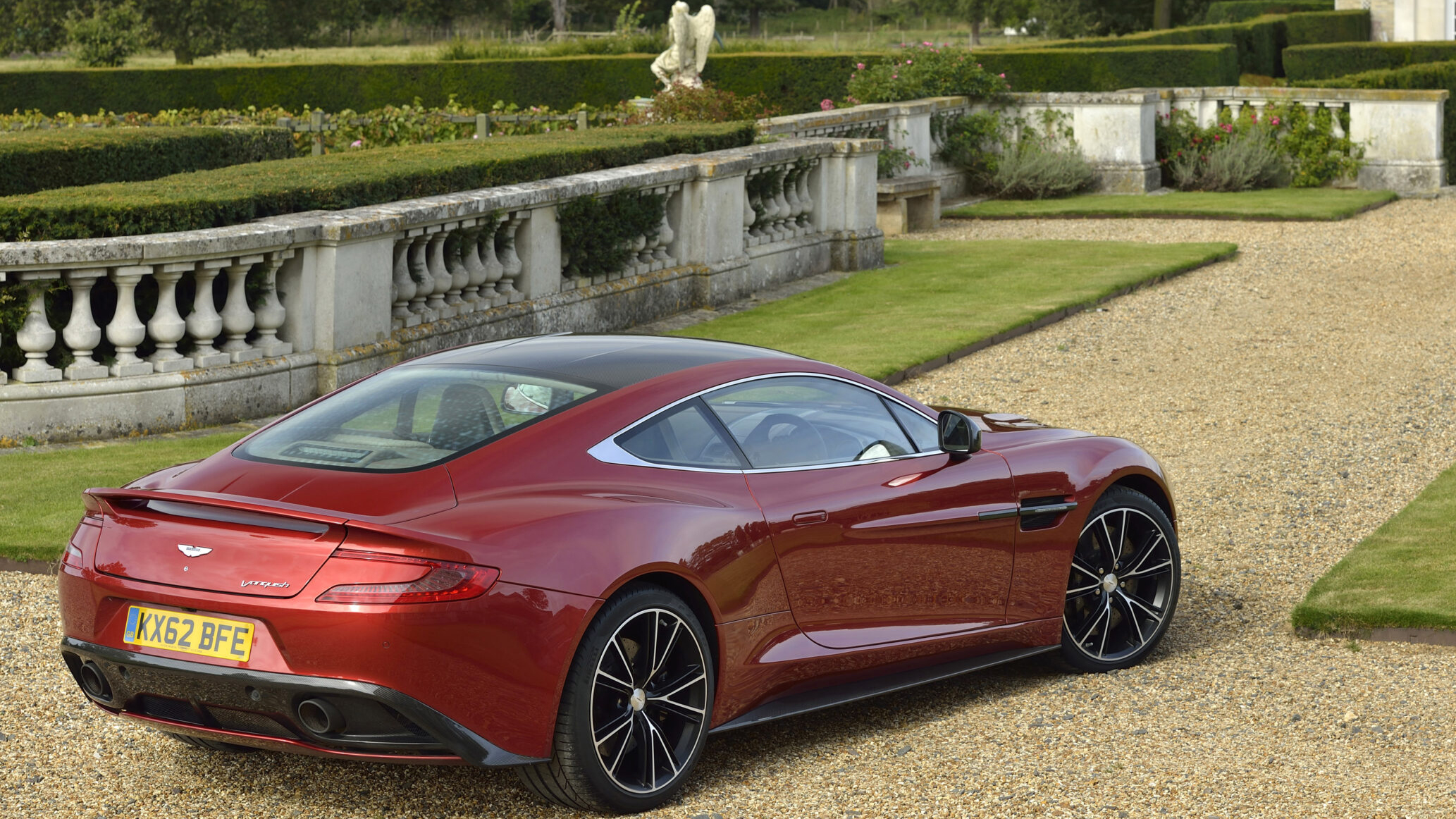 Aston Martin Vanquish 