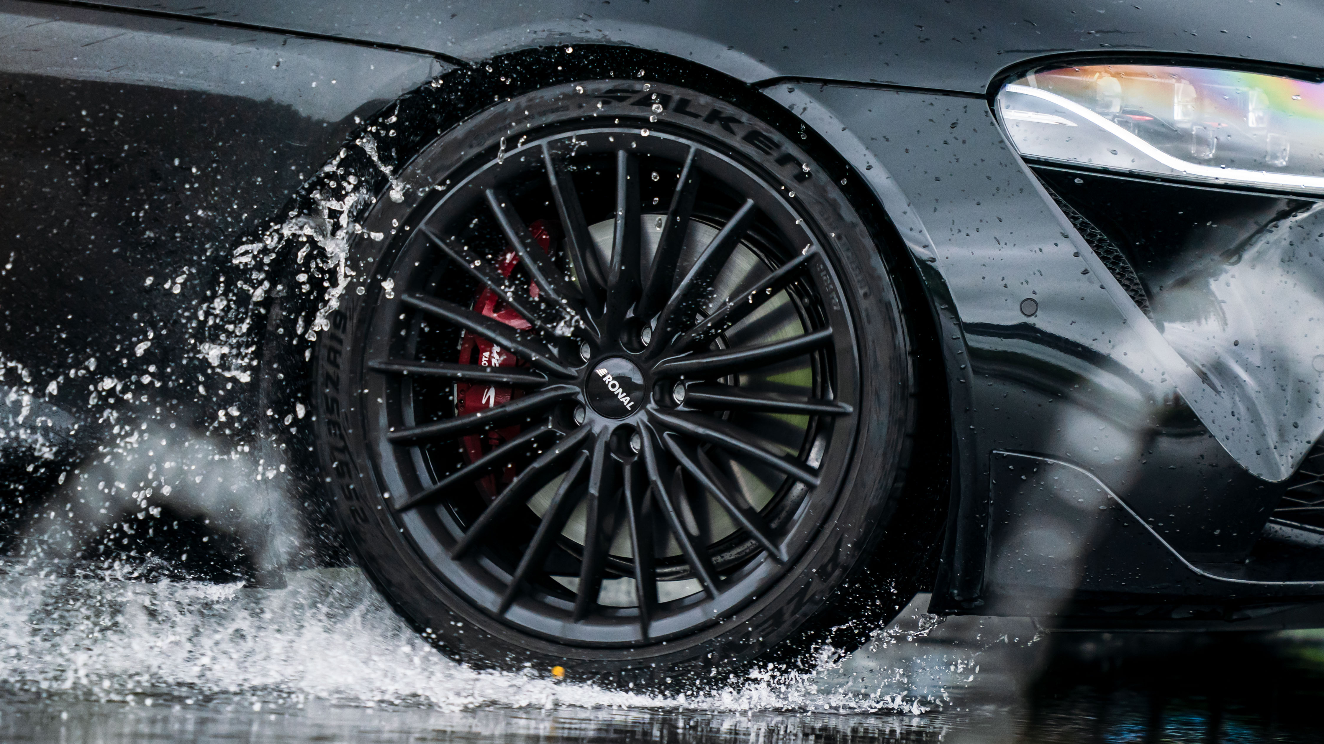 Falken Azenis RS820 