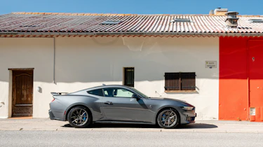 Ford Mustang Dark Horse – side