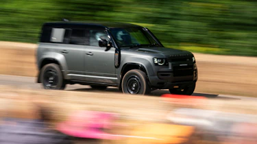 Land Rover Defender Octa FoS ride