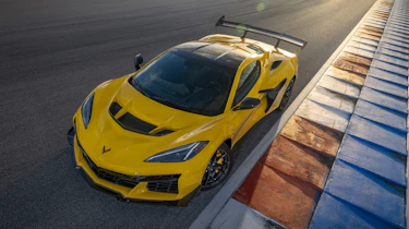 C8 Corvette ZR1 2024 on track