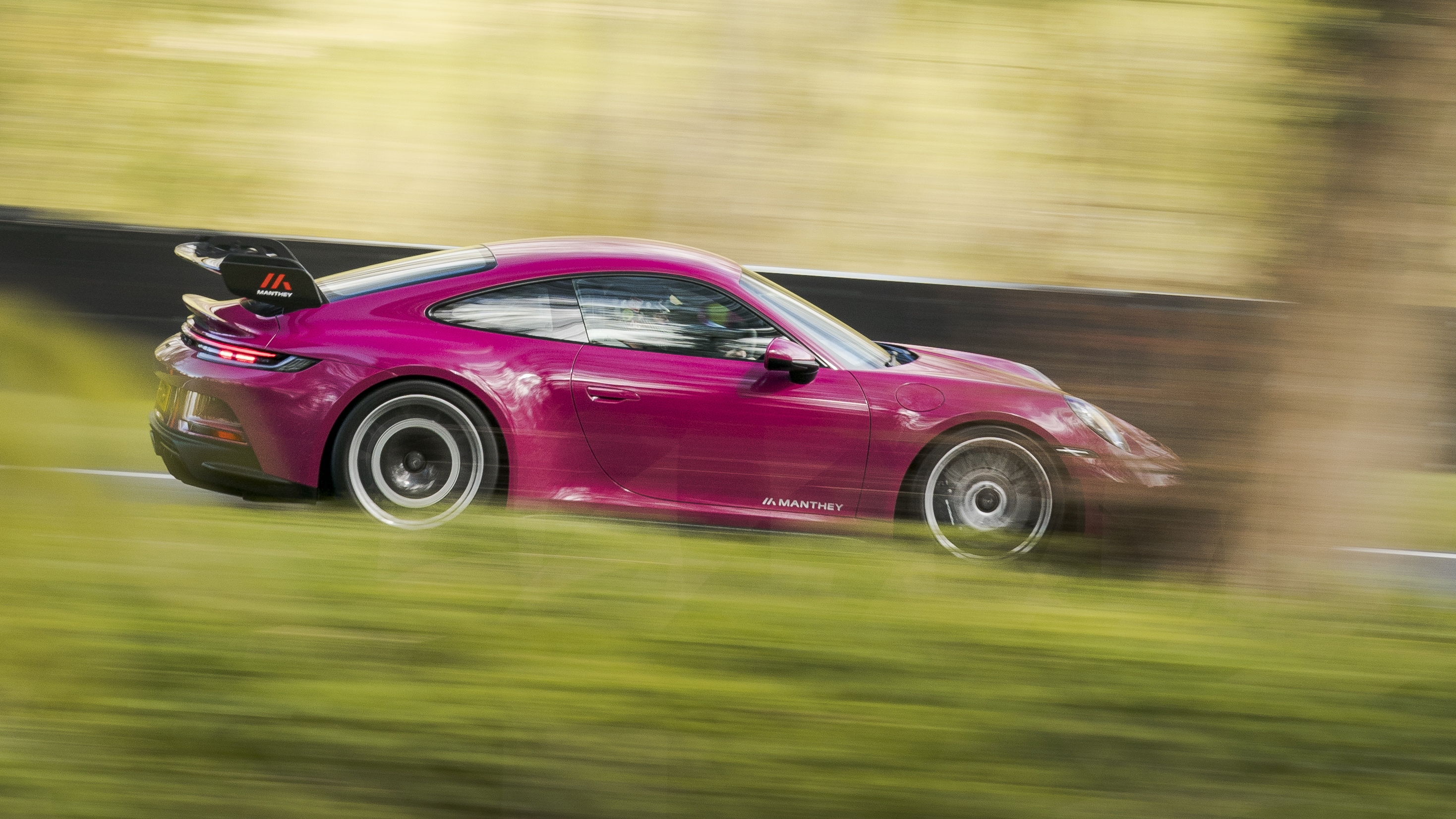 Porsche 911 GT3 Manthey Racing v Spartan