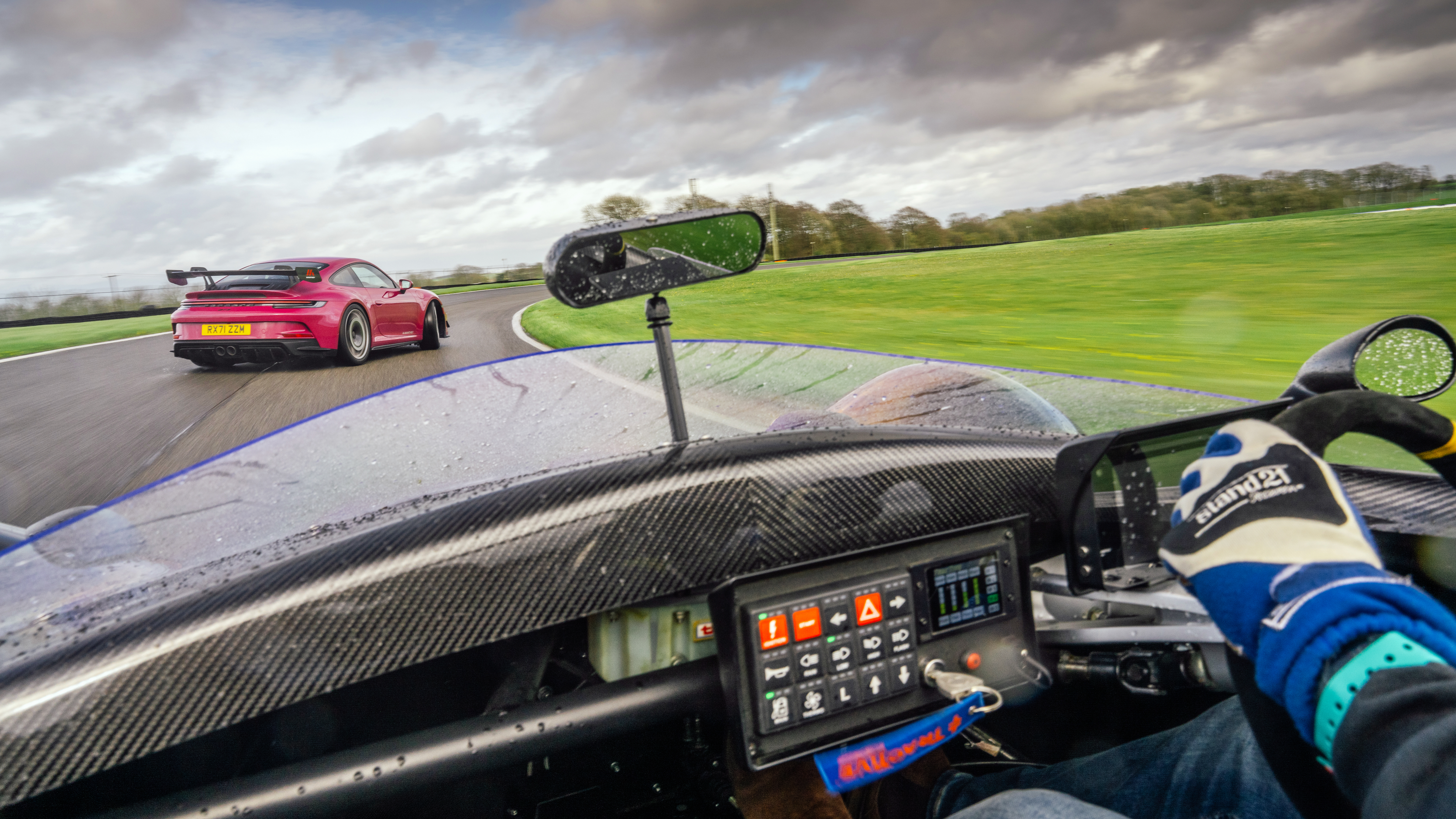 Porsche 911 GT3 Manthey Racing v Spartan