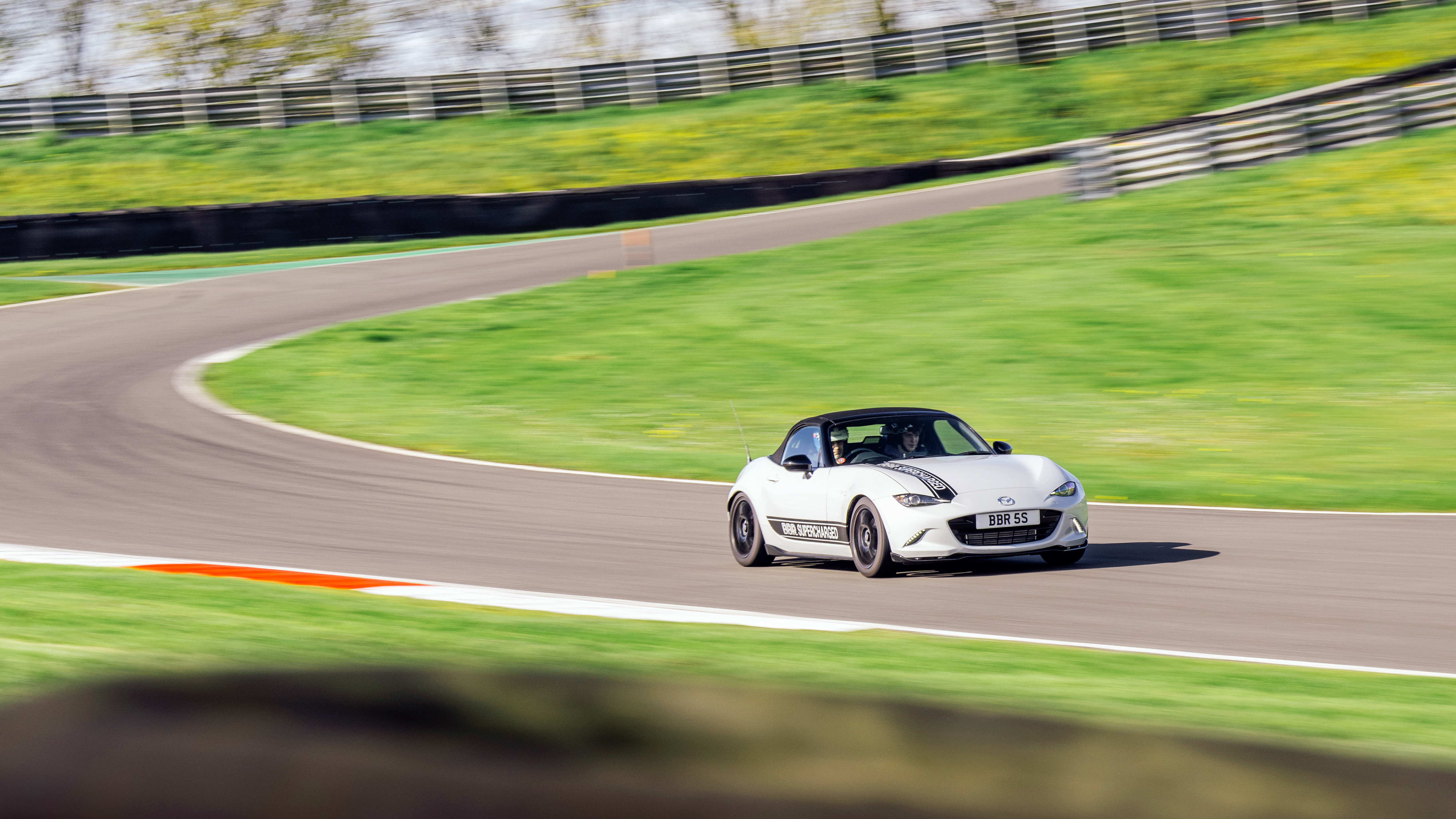 Toyota GR86 v BBR Mazda MX-5