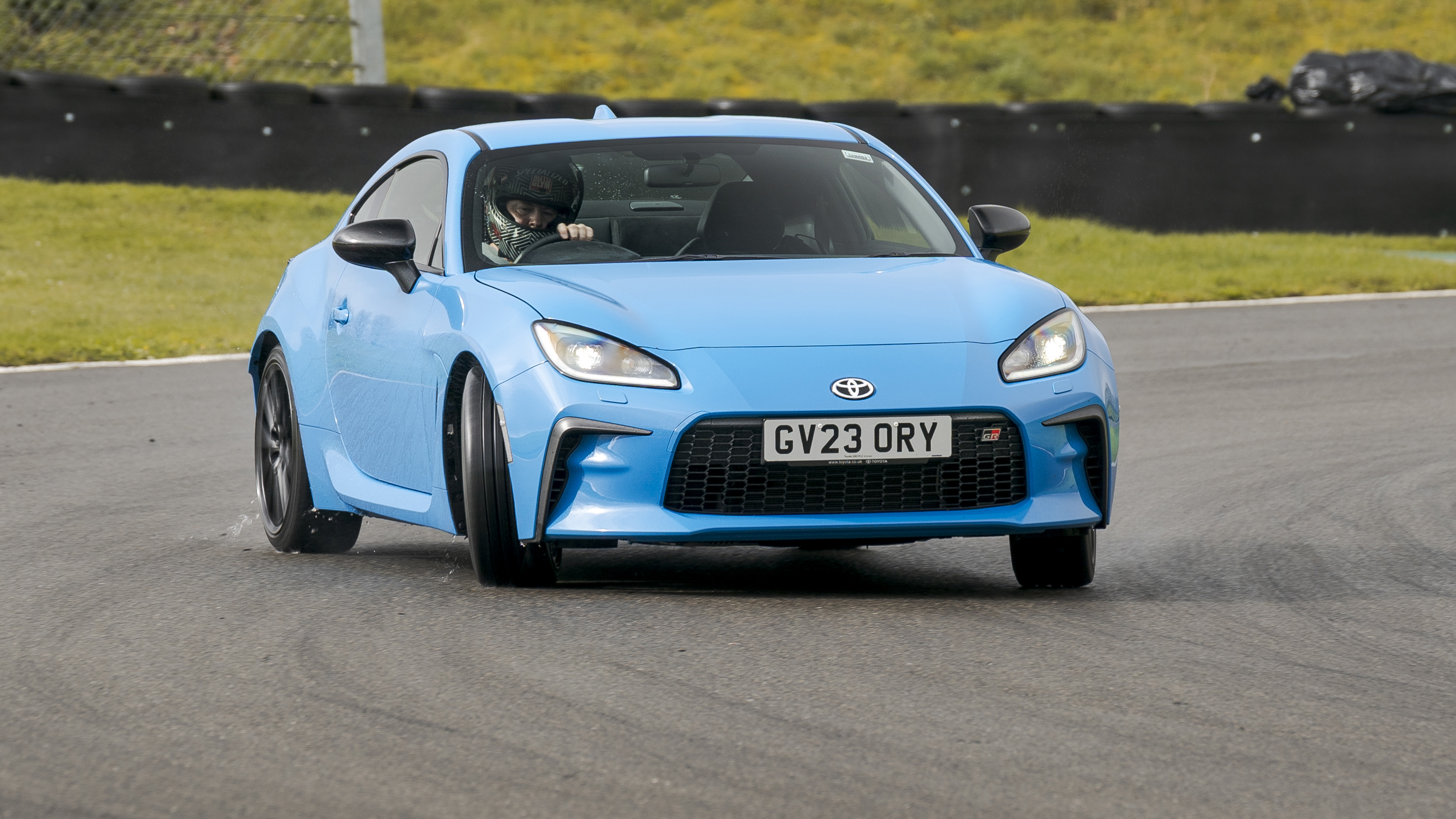 Toyota GR86 v BBR Mazda MX-5