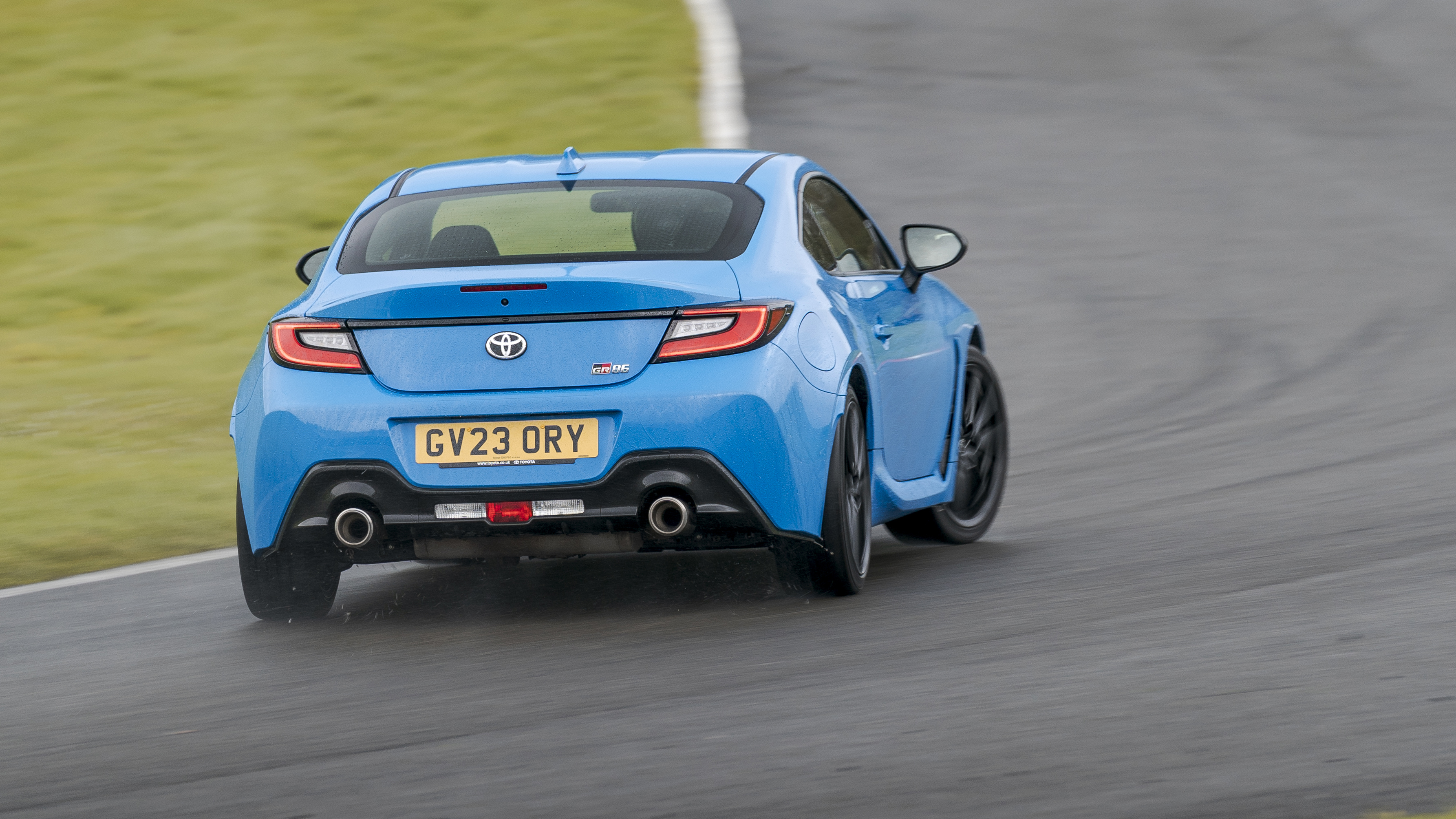 Toyota GR86 v BBR Mazda MX-5