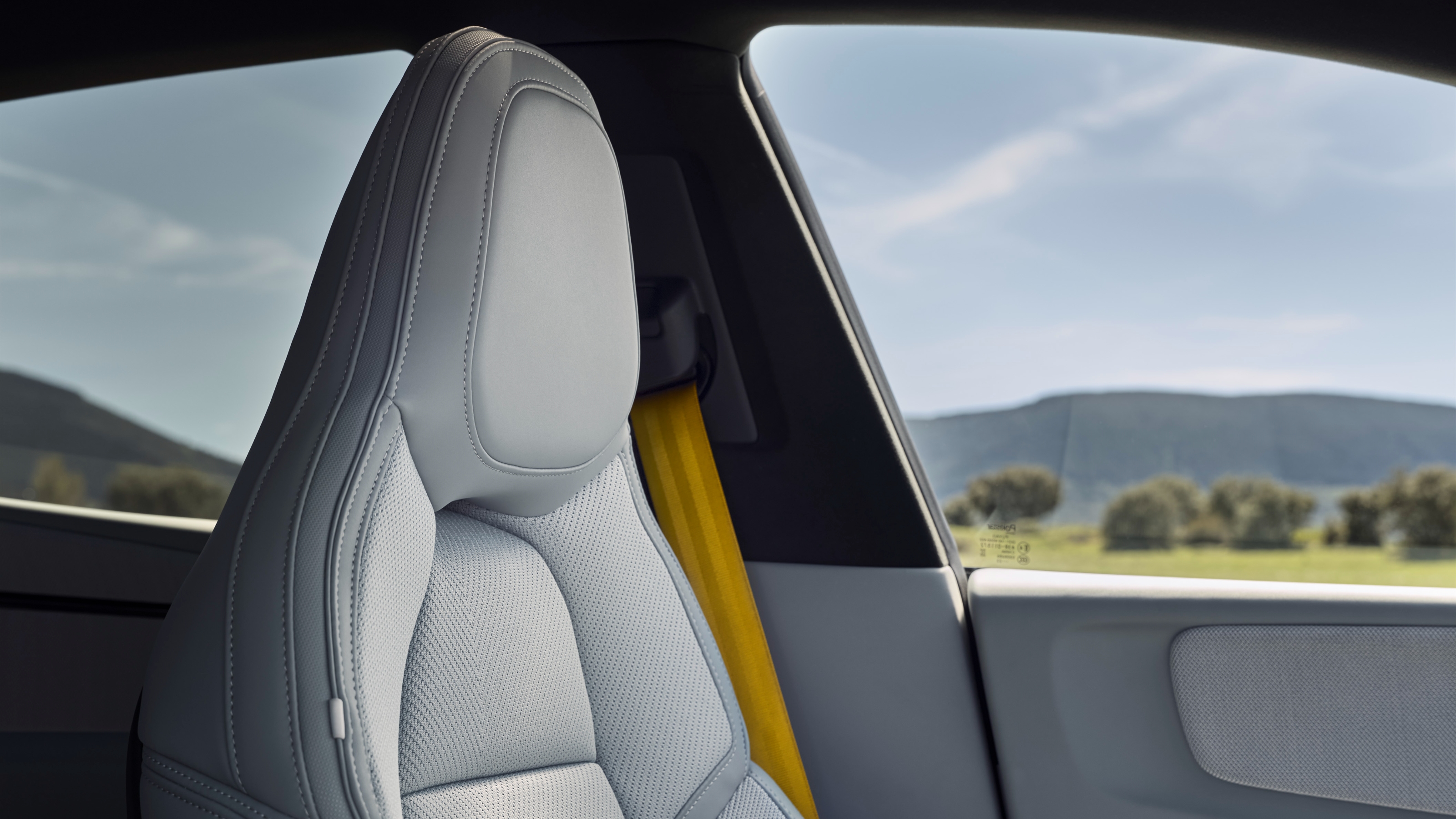 Polestar 4 inside