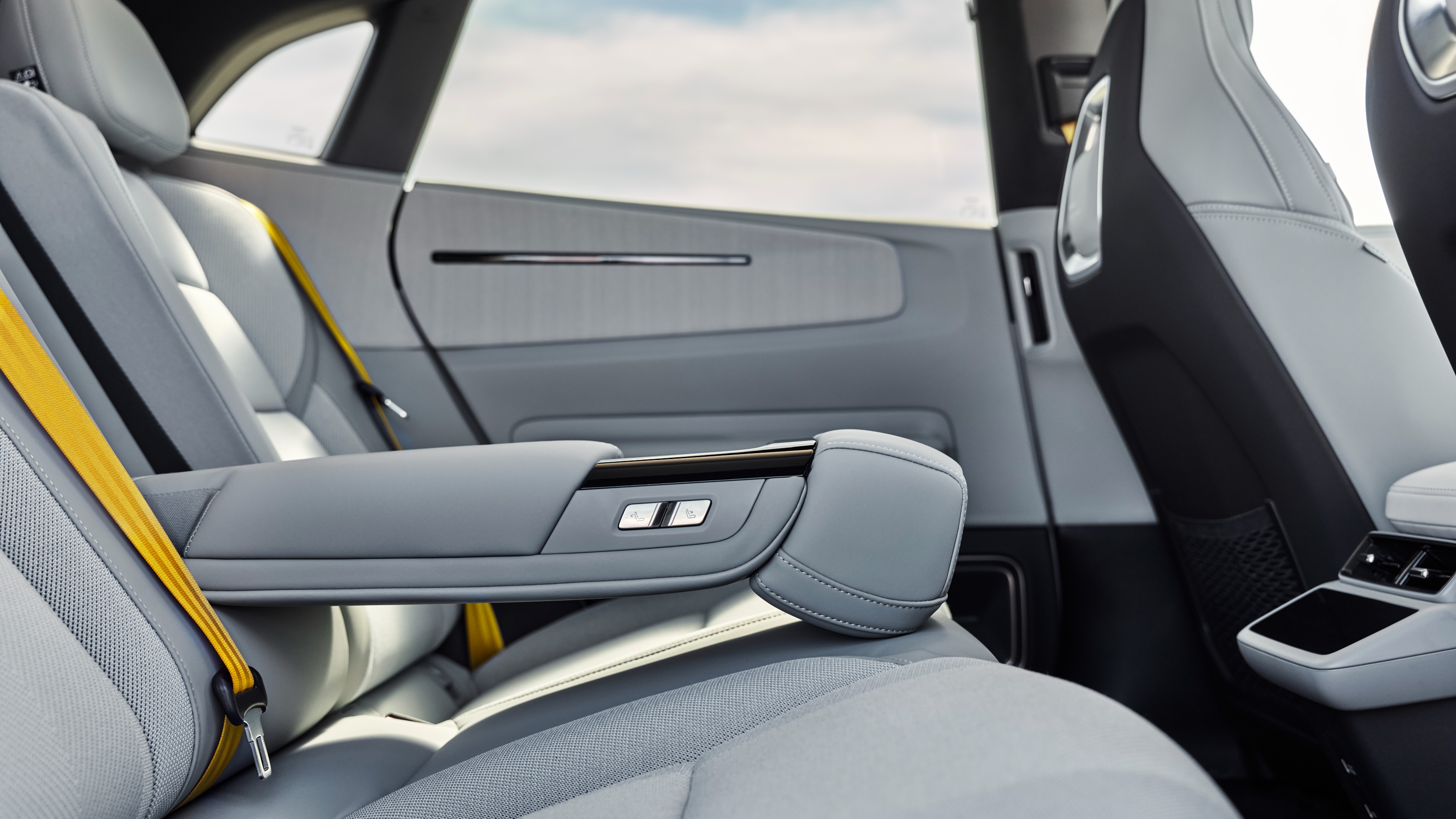 Polestar 4 inside