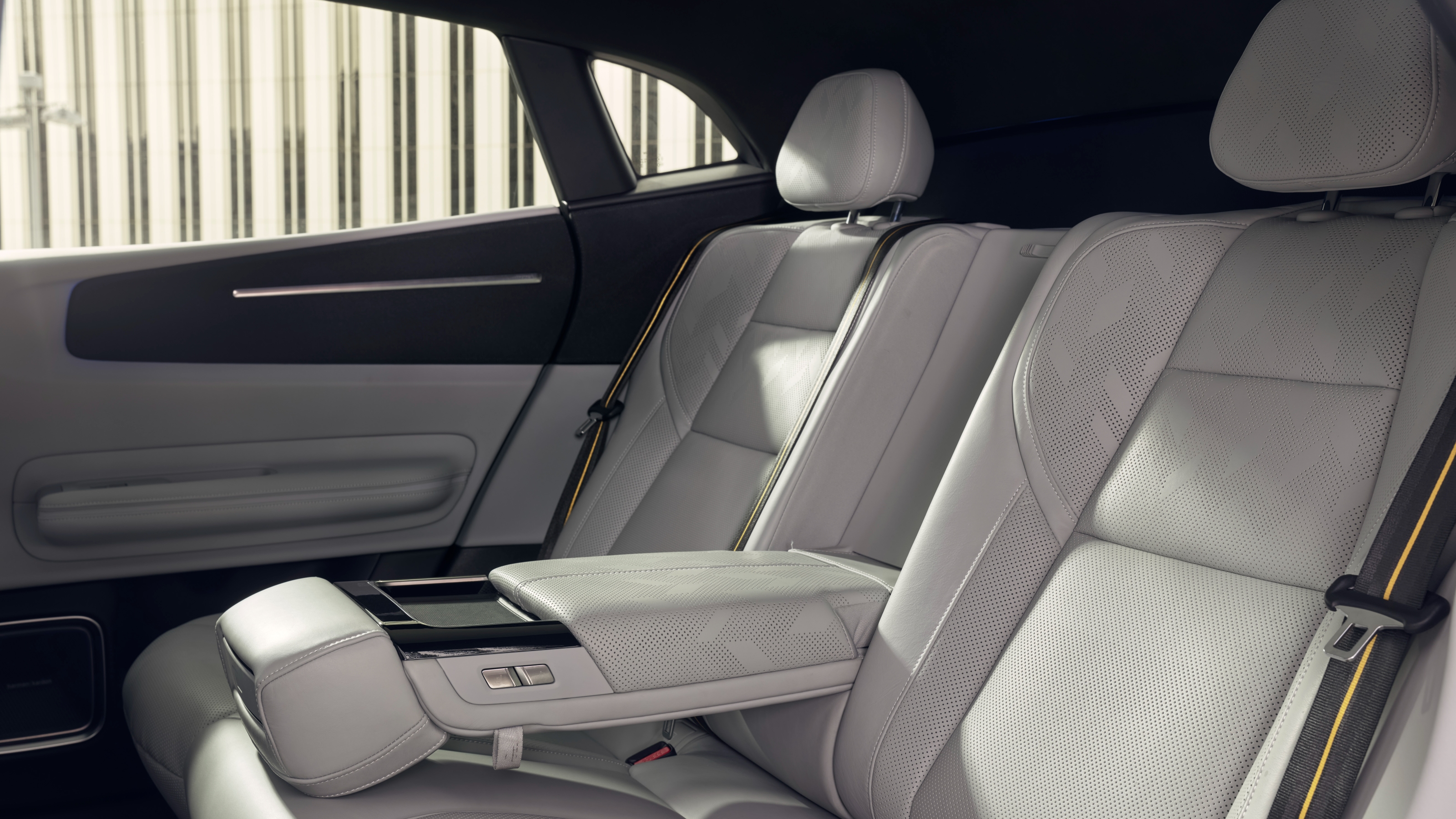 Polestar 4 inside