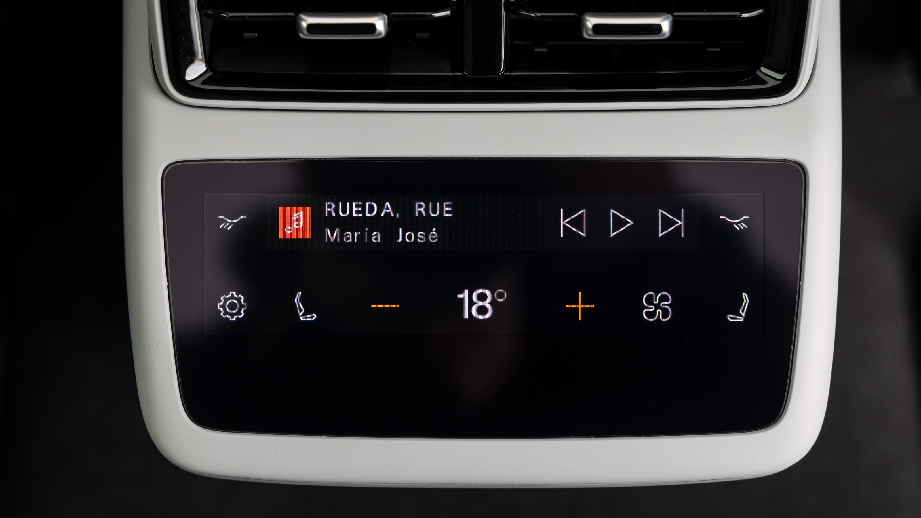 Polestar 4 inside
