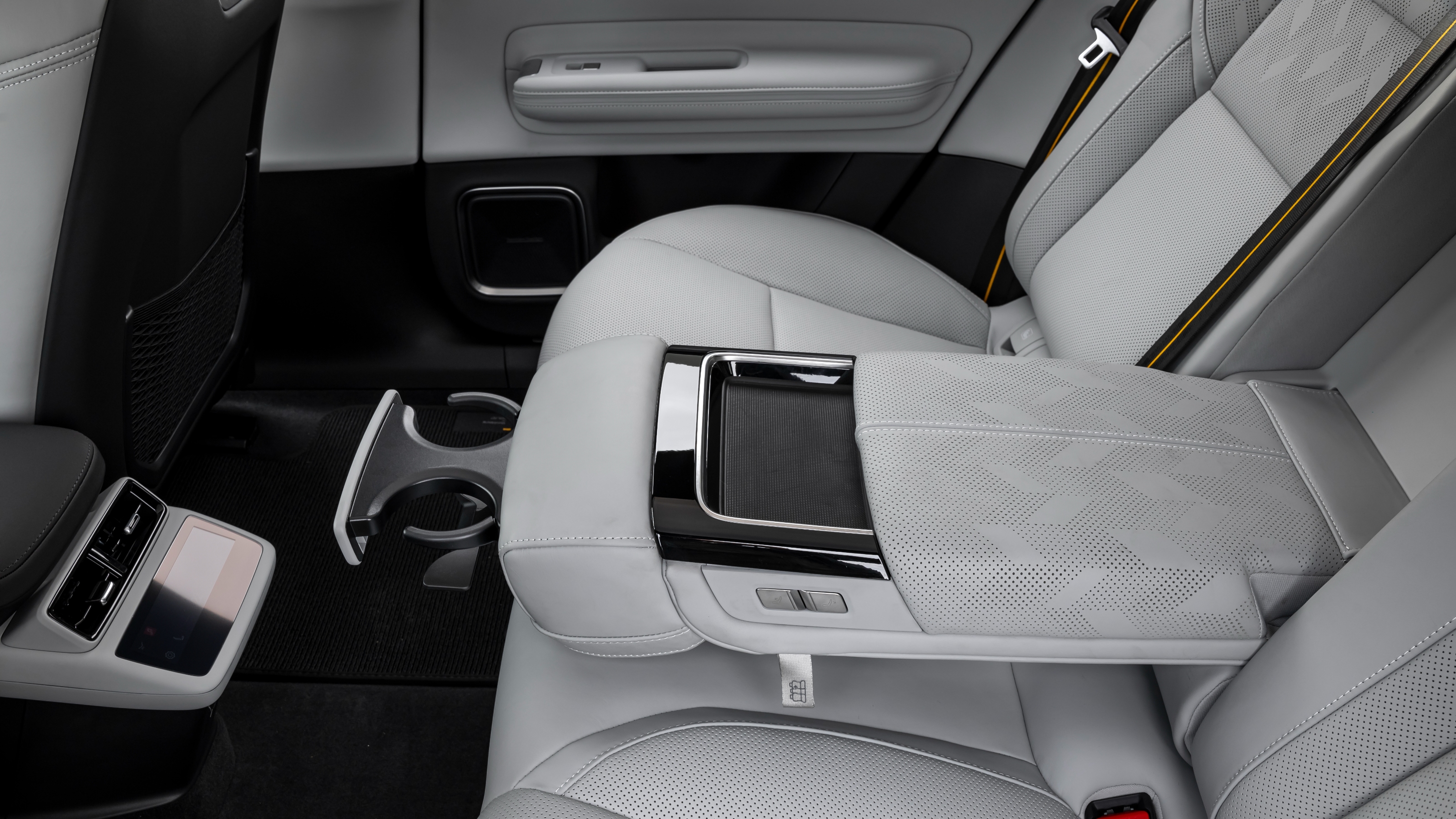 Polestar 4 inside