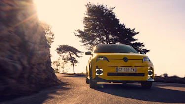 Renault 5 E-Tech - light