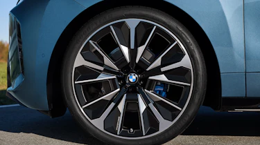 2025 BMW iX