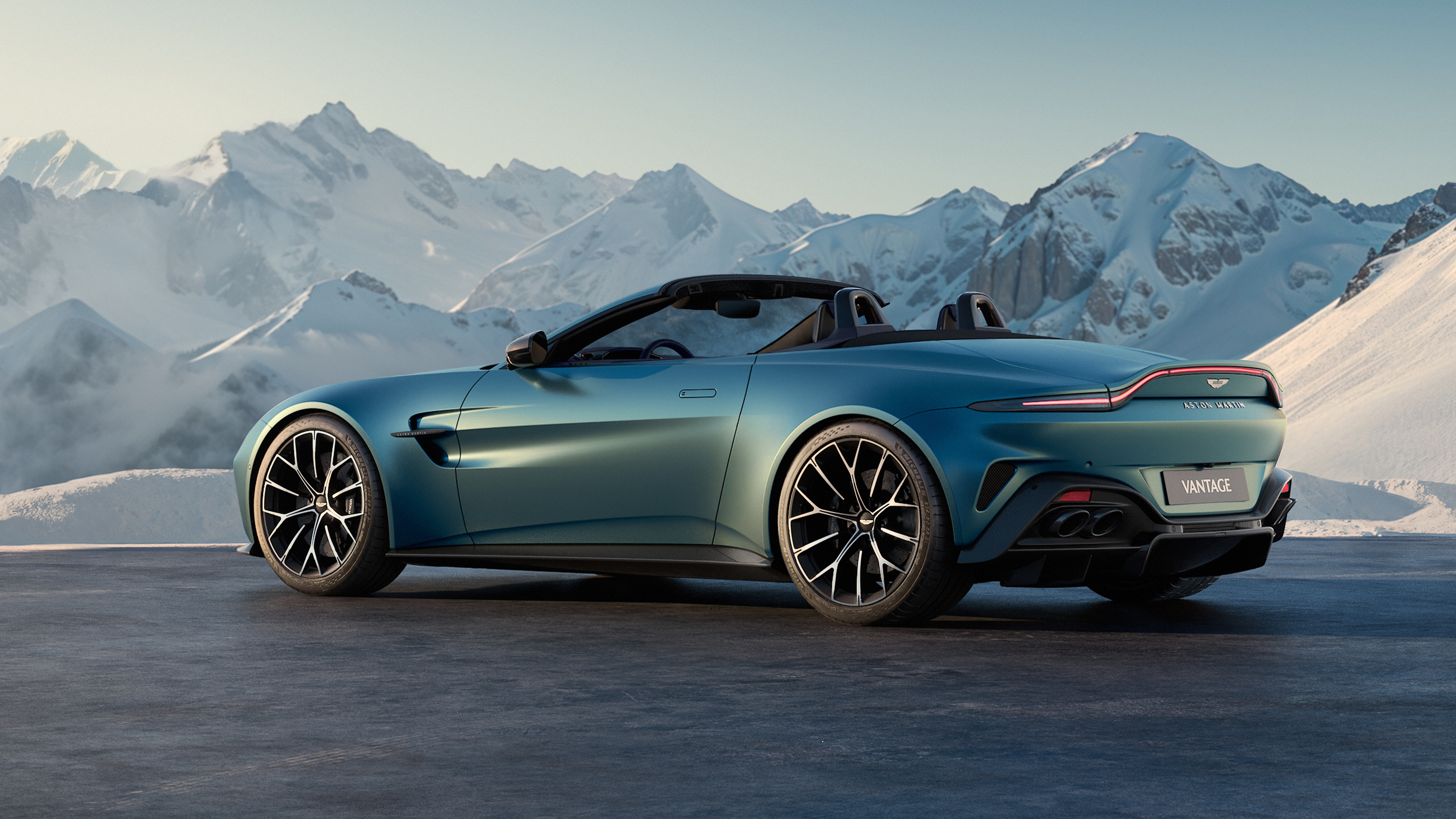 Aston Martin Vantage Roadster – rear