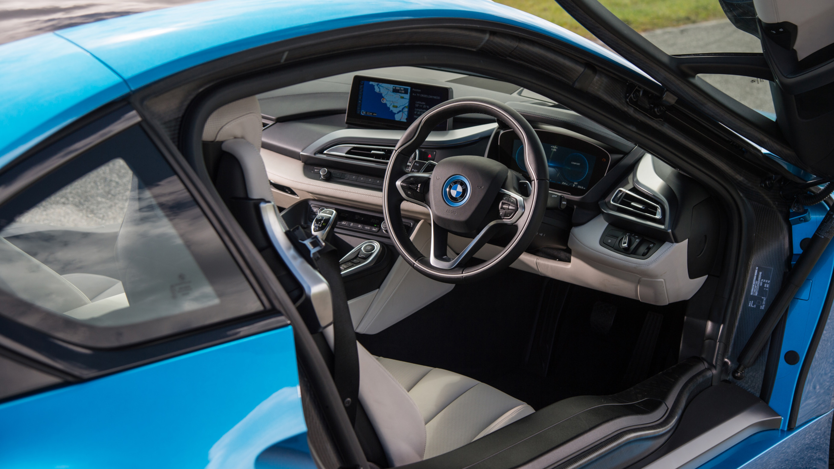 BMW i8 interior